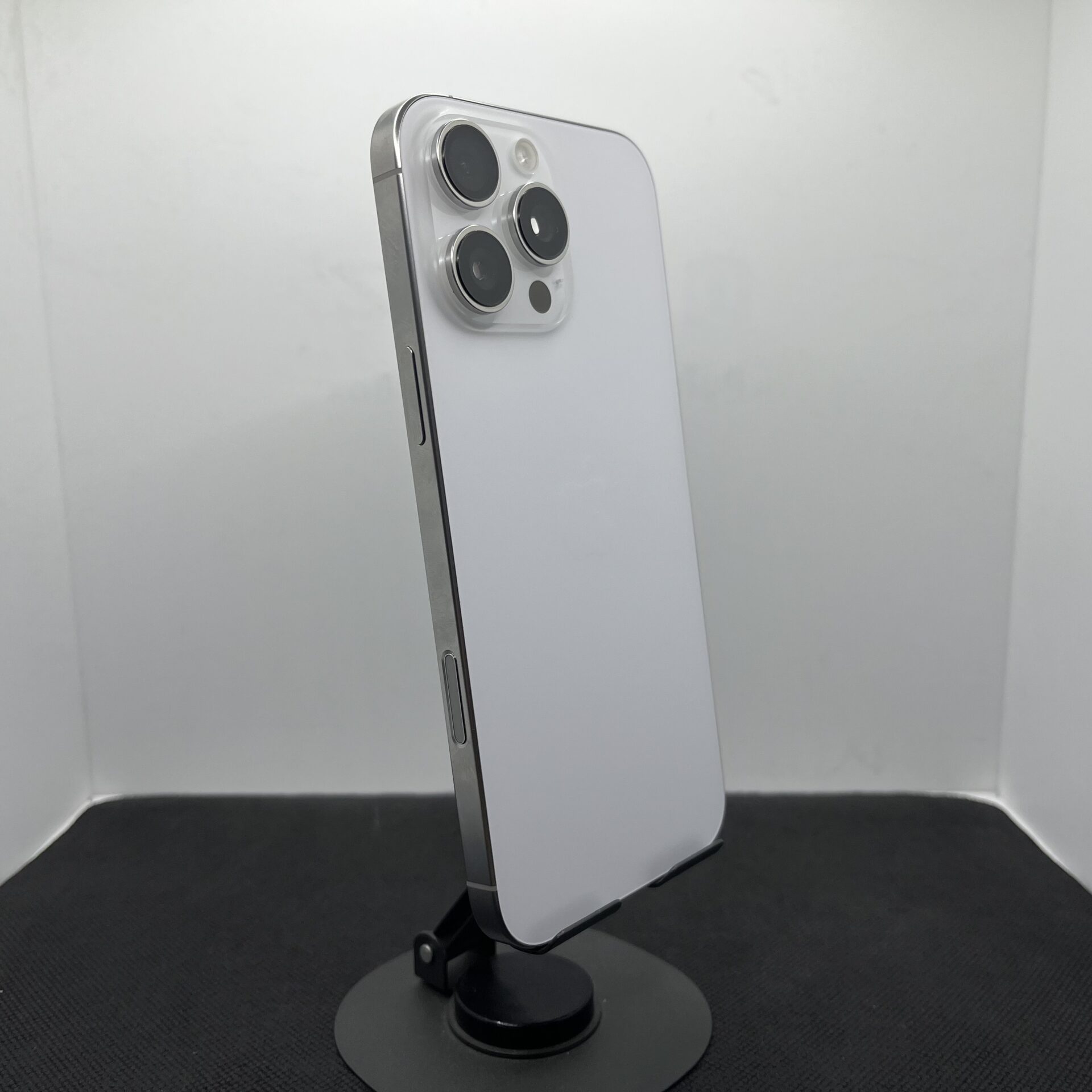 Apple iPhone 16 Pro Max 256GB White Titanium - (Grade B) - Image 8