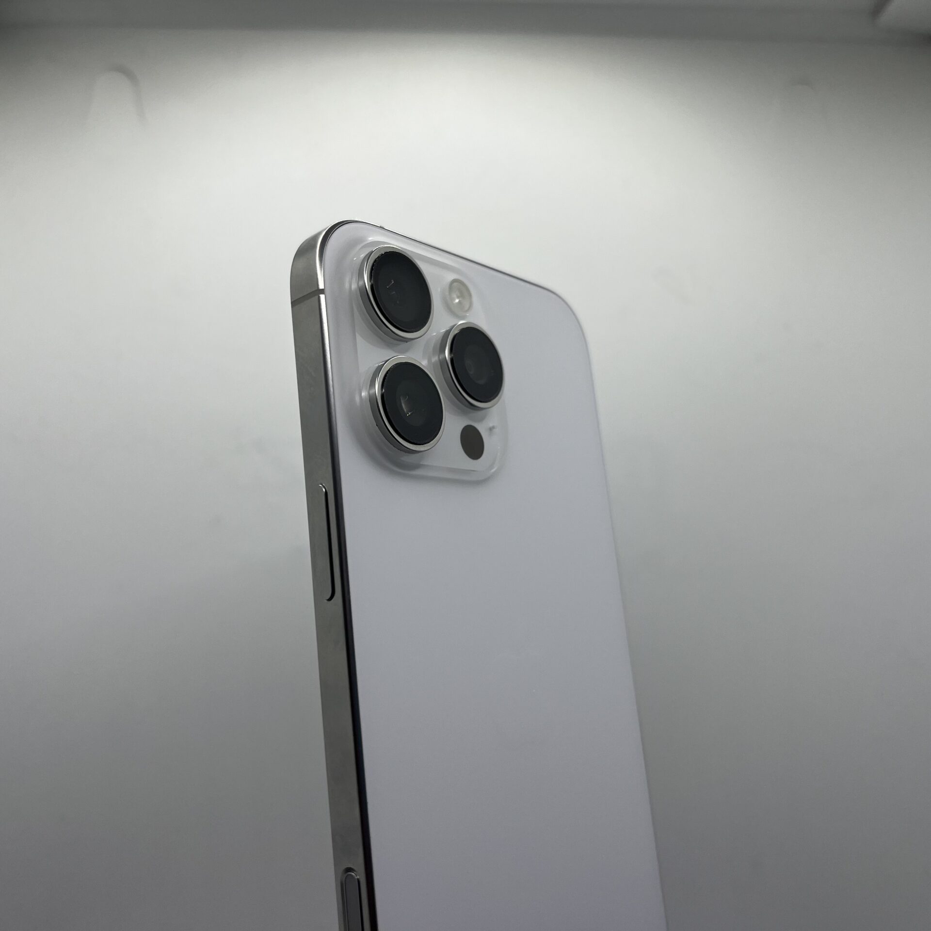 Apple iPhone 16 Pro Max 256GB White Titanium - (Grade B) - Image 11