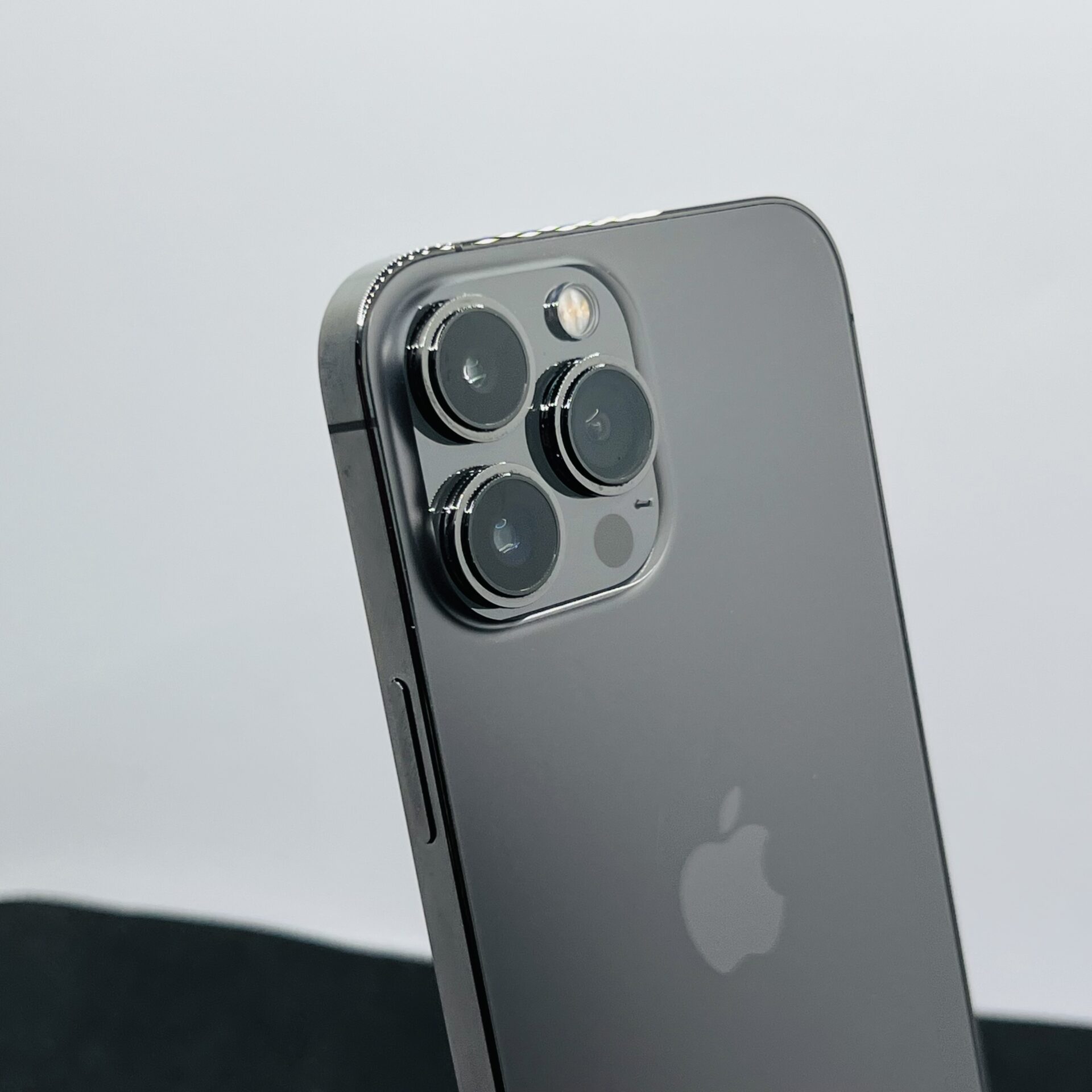 Apple iPhone 13 Pro Max 512GB Graphite - (Grade B) - Image 11