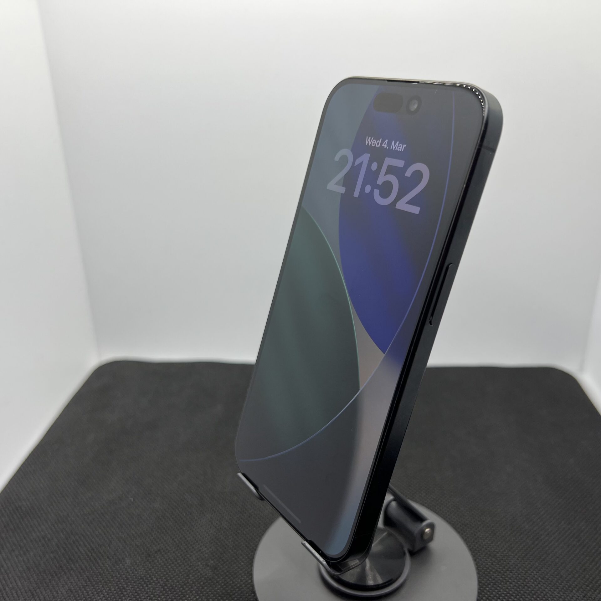 Apple iPhone 15 Pro 256GB Black Titanium – (Grade B) - Image 7