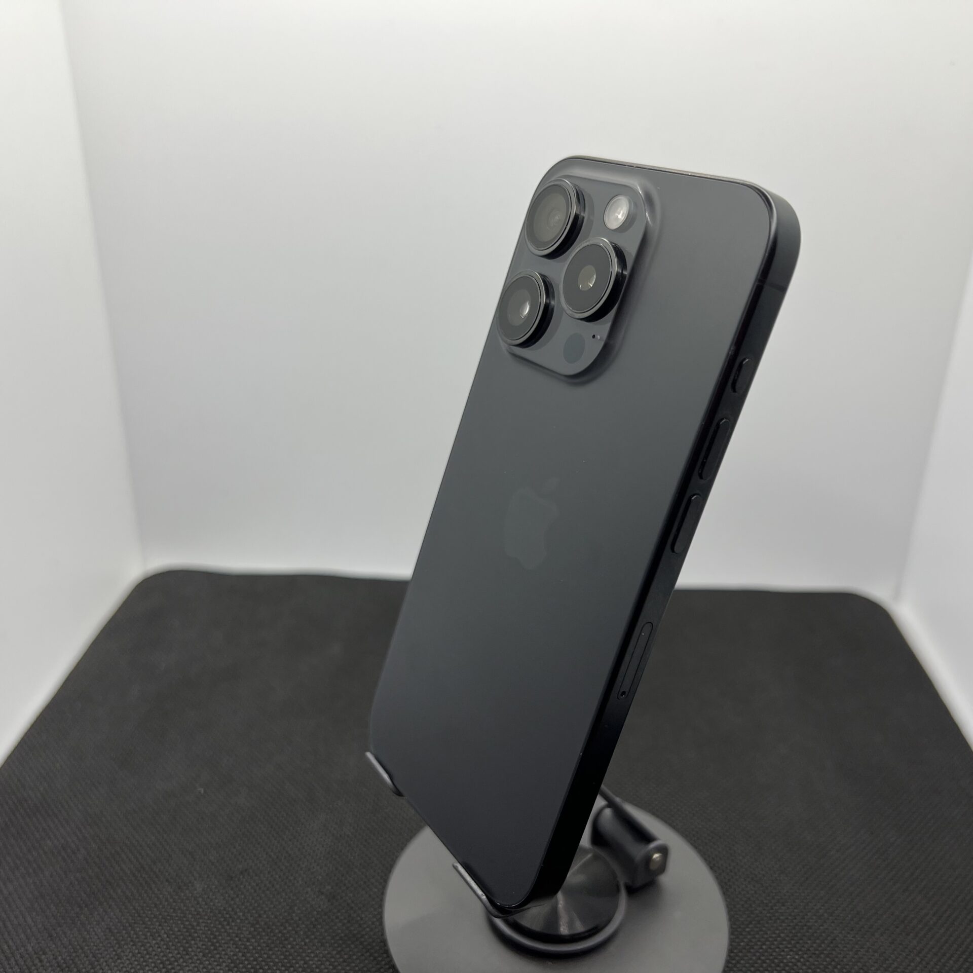 Apple iPhone 15 Pro 256GB Black Titanium – (Grade B) - Image 8