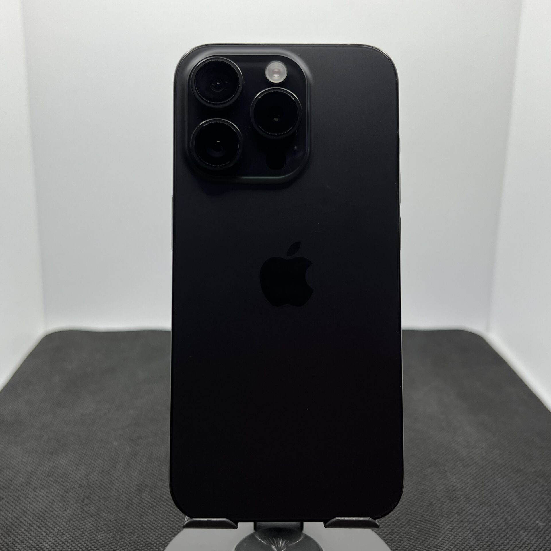 Apple iPhone 15 Pro 256GB Black Titanium – (Grade B) - Image 9