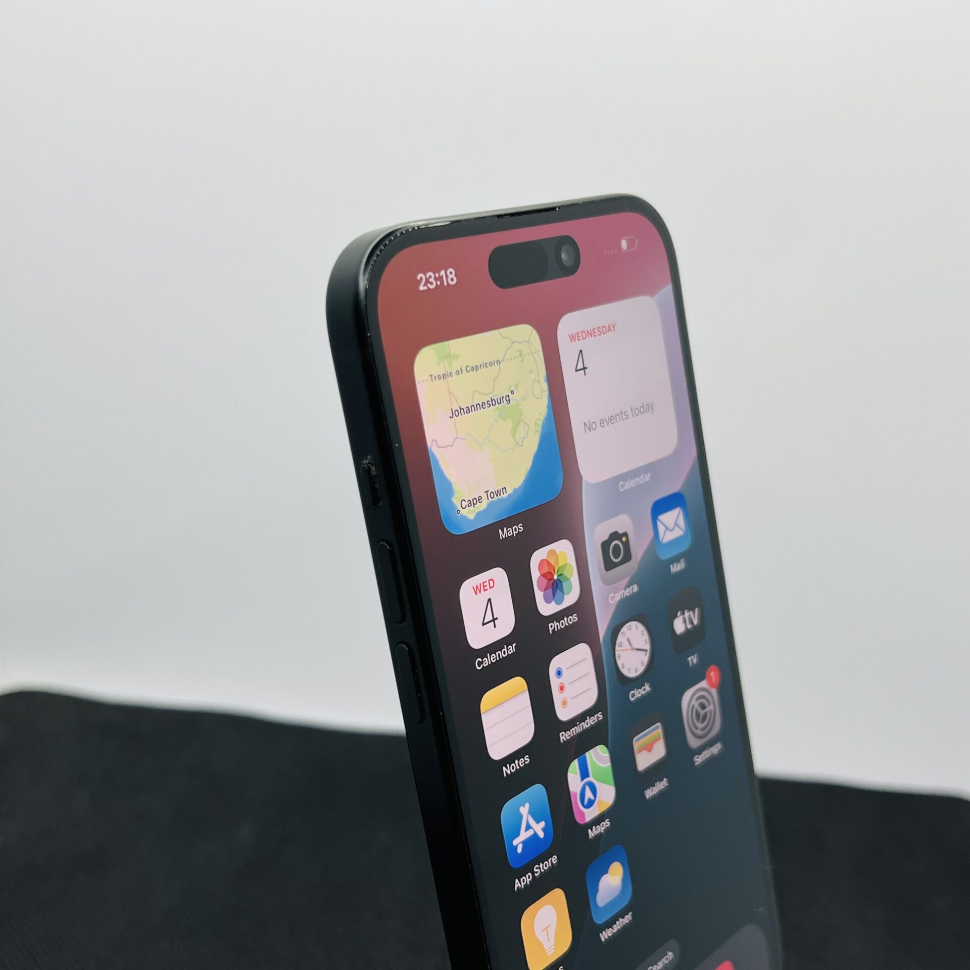 Apple iPhone 15 128GB Black – (Grade B) - Image 4