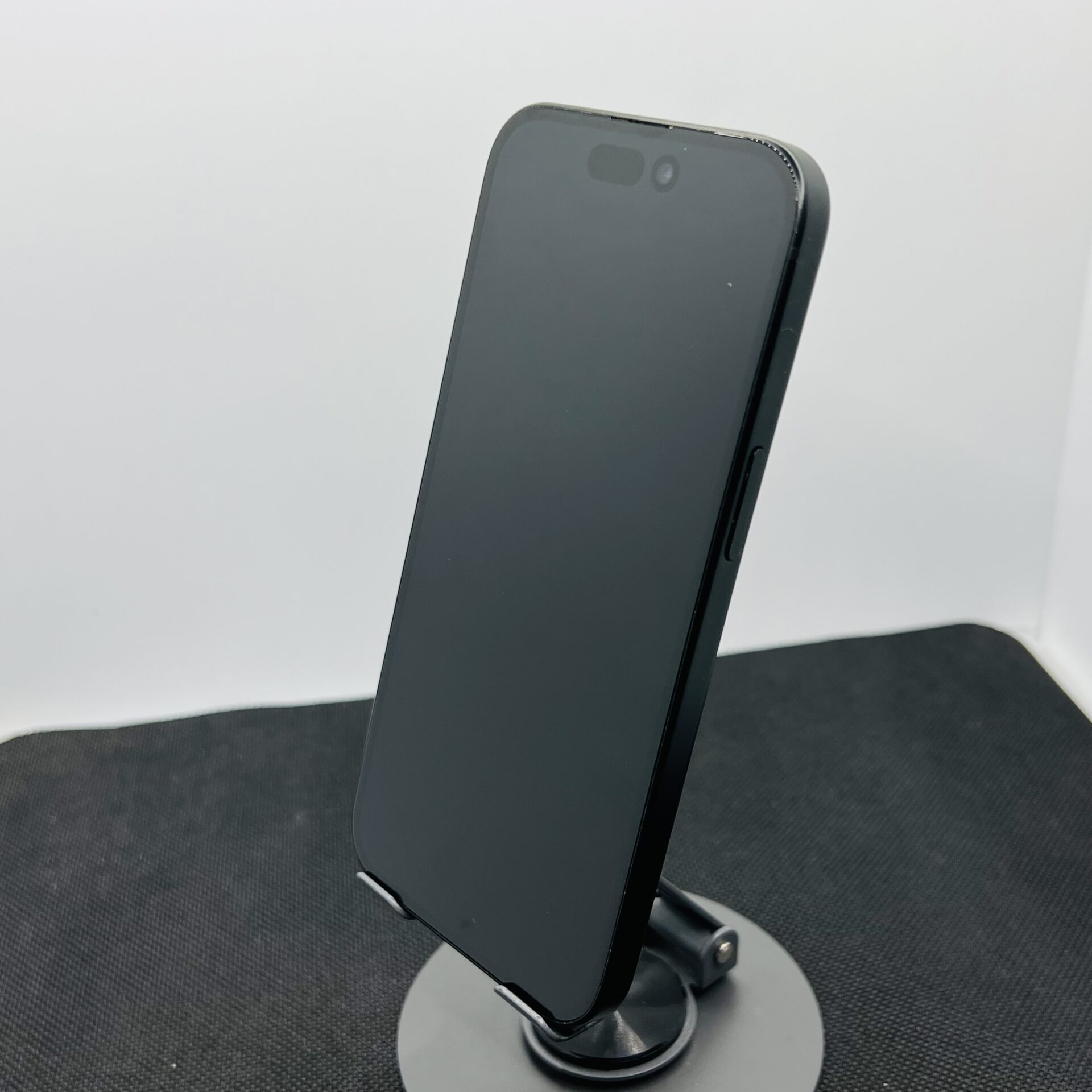 Apple iPhone 15 128GB Black – (Grade B) - Image 7