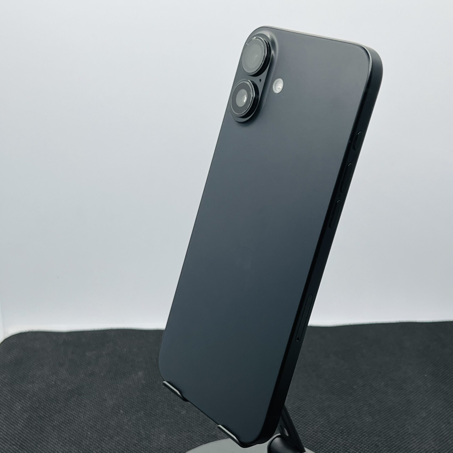 Apple iPhone 16 Plus 128GB Black – (Grade B) - Image 8