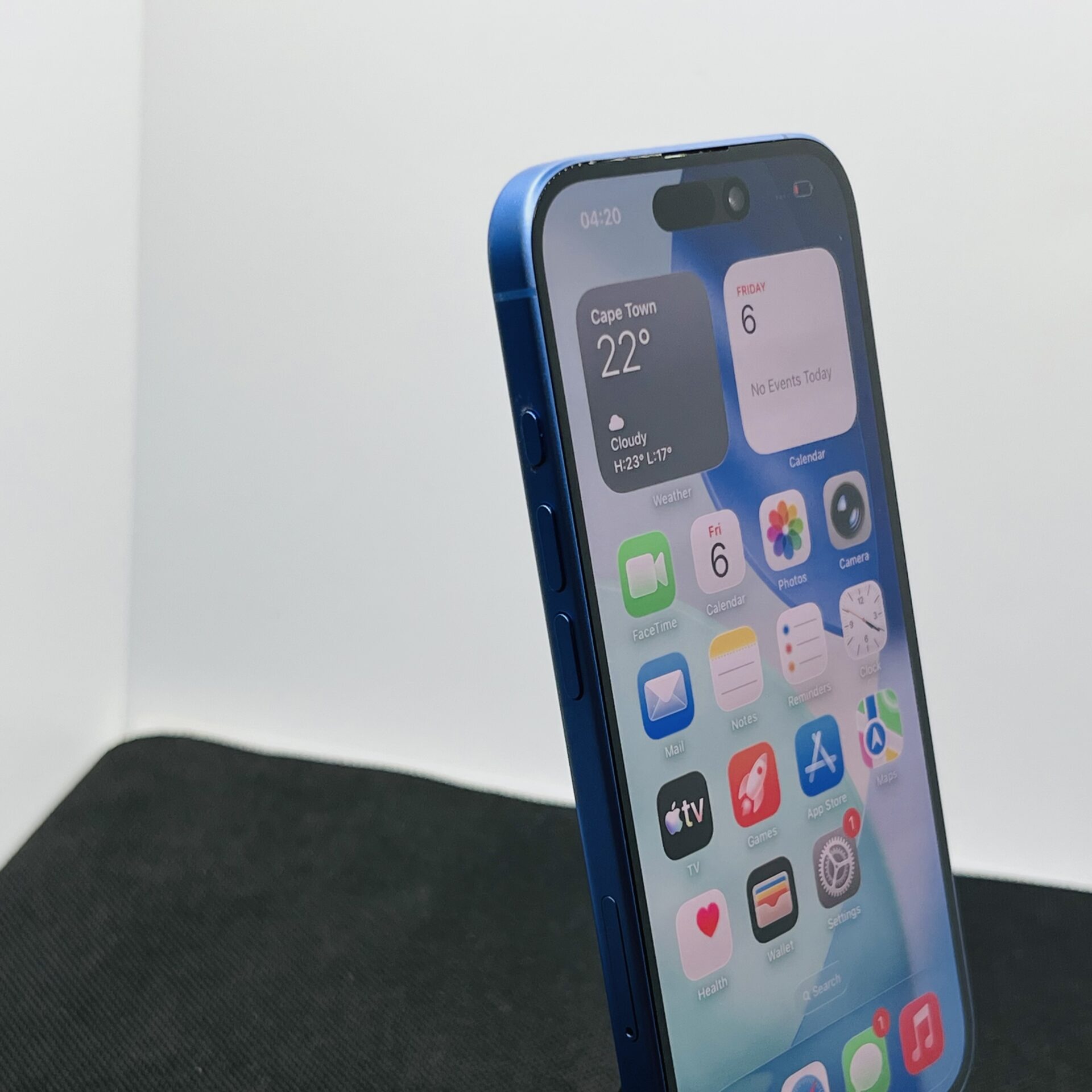 Apple iPhone 16 128GB Ultramarine – (Grade B) - Image 4