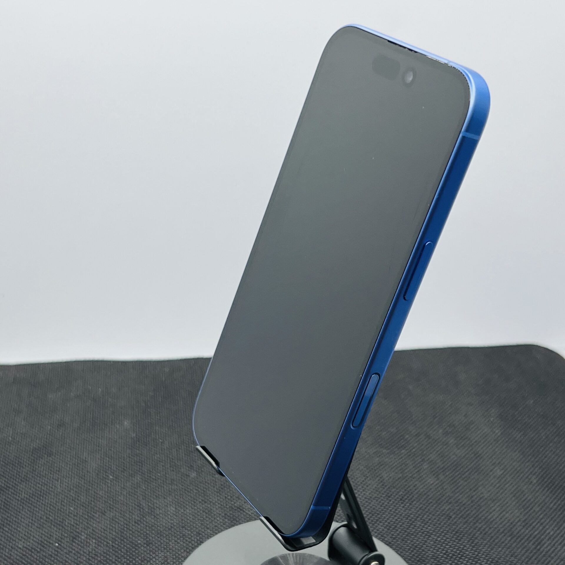 Apple iPhone 16 128GB Ultramarine – (Grade B) - Image 7