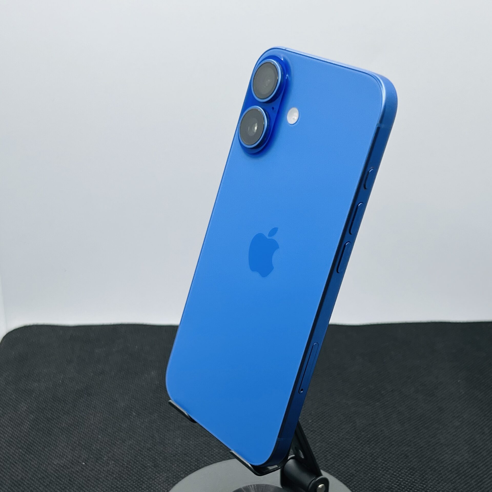 Apple iPhone 16 128GB Ultramarine – (Grade B) - Image 8