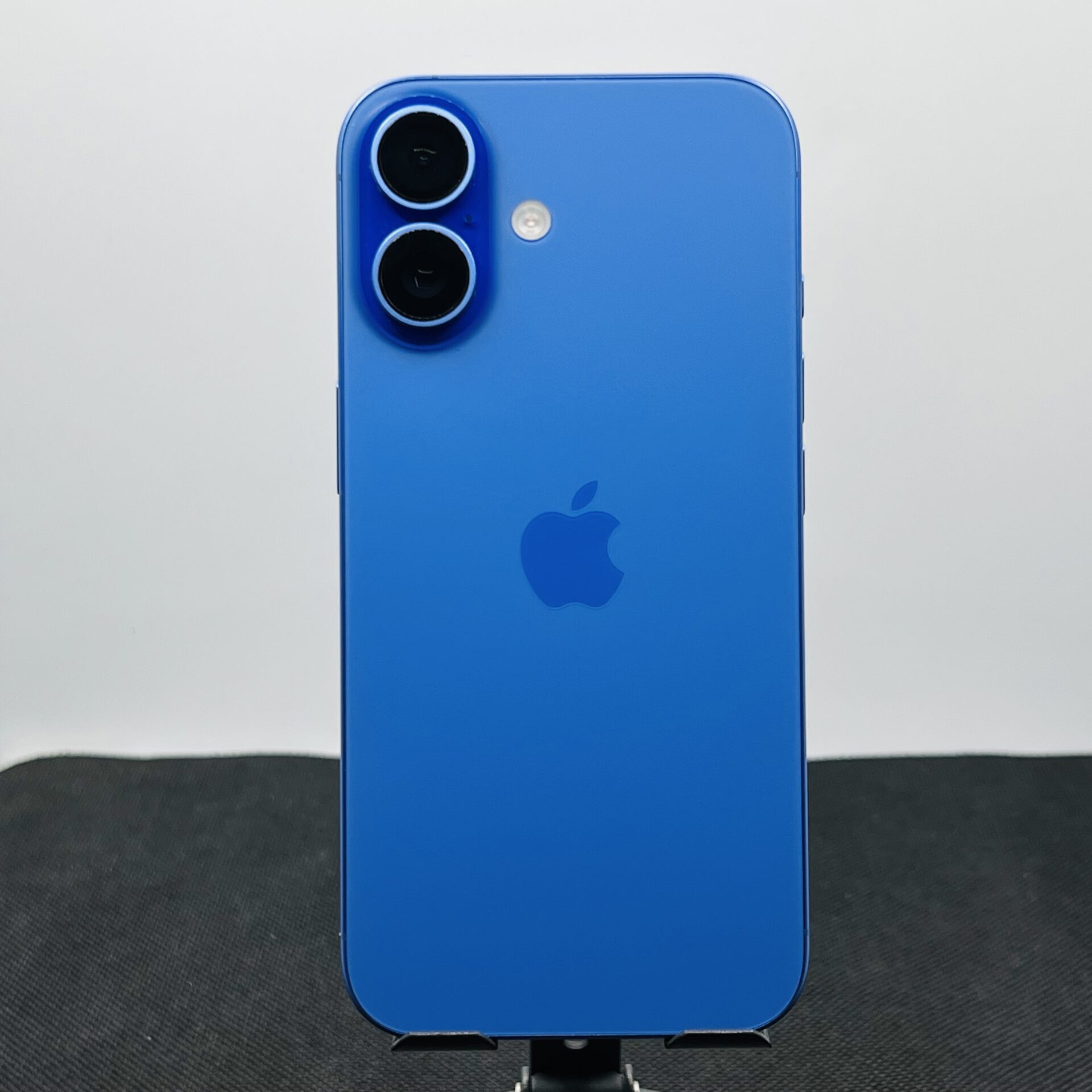 Apple iPhone 16 128GB Ultramarine – (Grade B) - Image 9