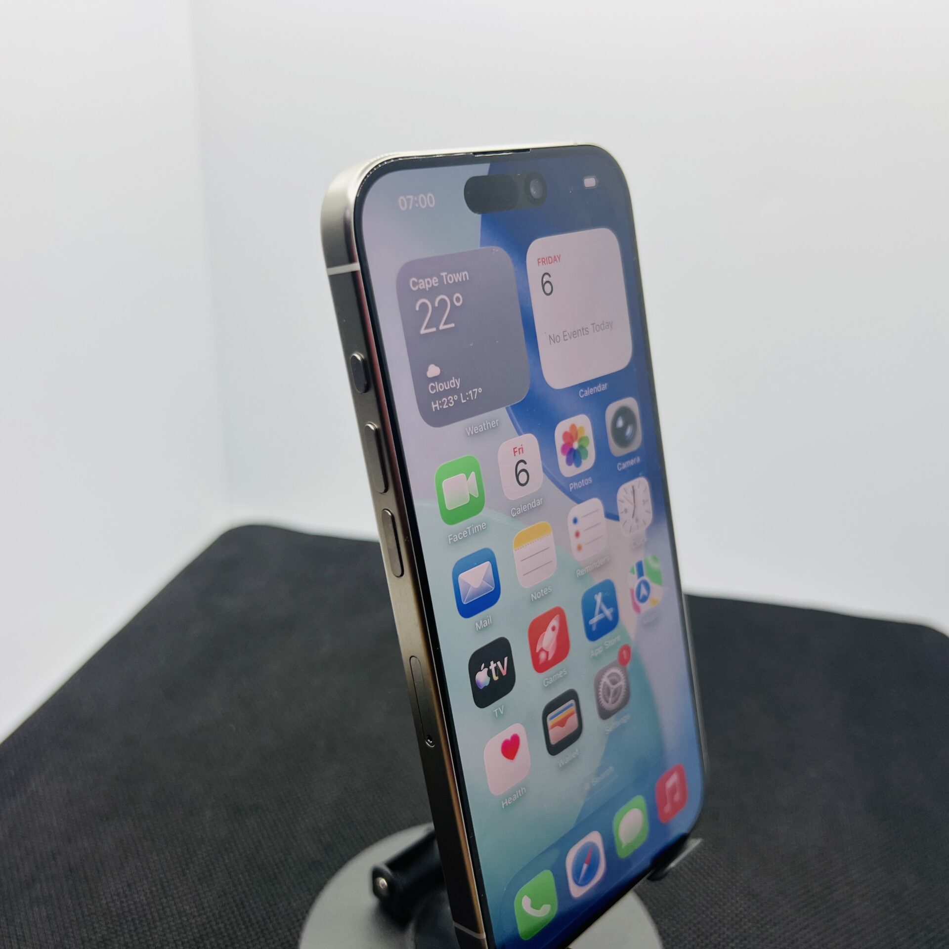 Apple iPhone 15 Pro 256GB White Titanium – (Grade B) - Image 4