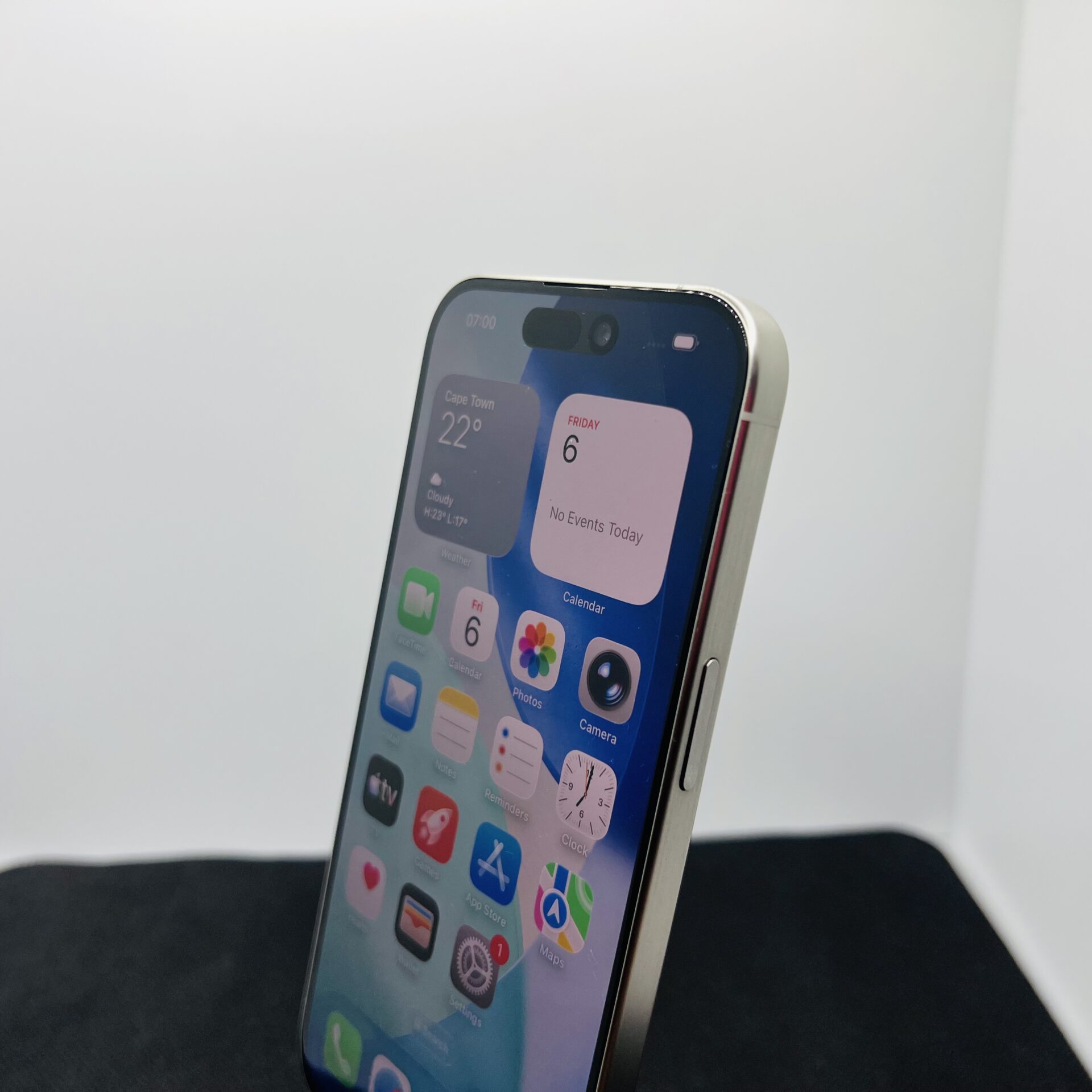 Apple iPhone 15 Pro 256GB White Titanium – (Grade B) - Image 6