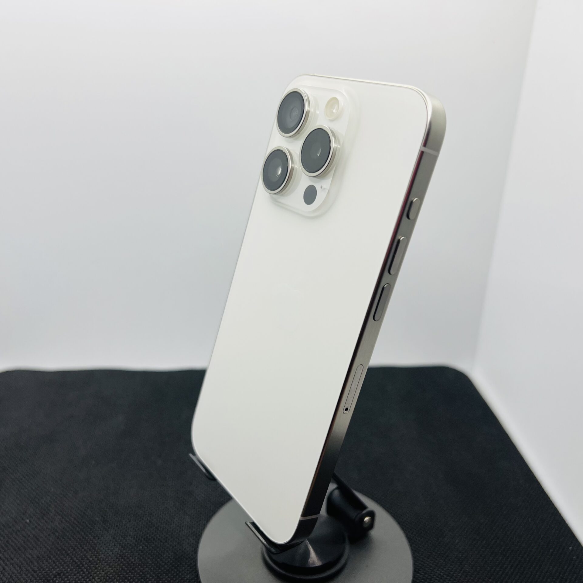 Apple iPhone 15 Pro 256GB White Titanium – (Grade B) - Image 7