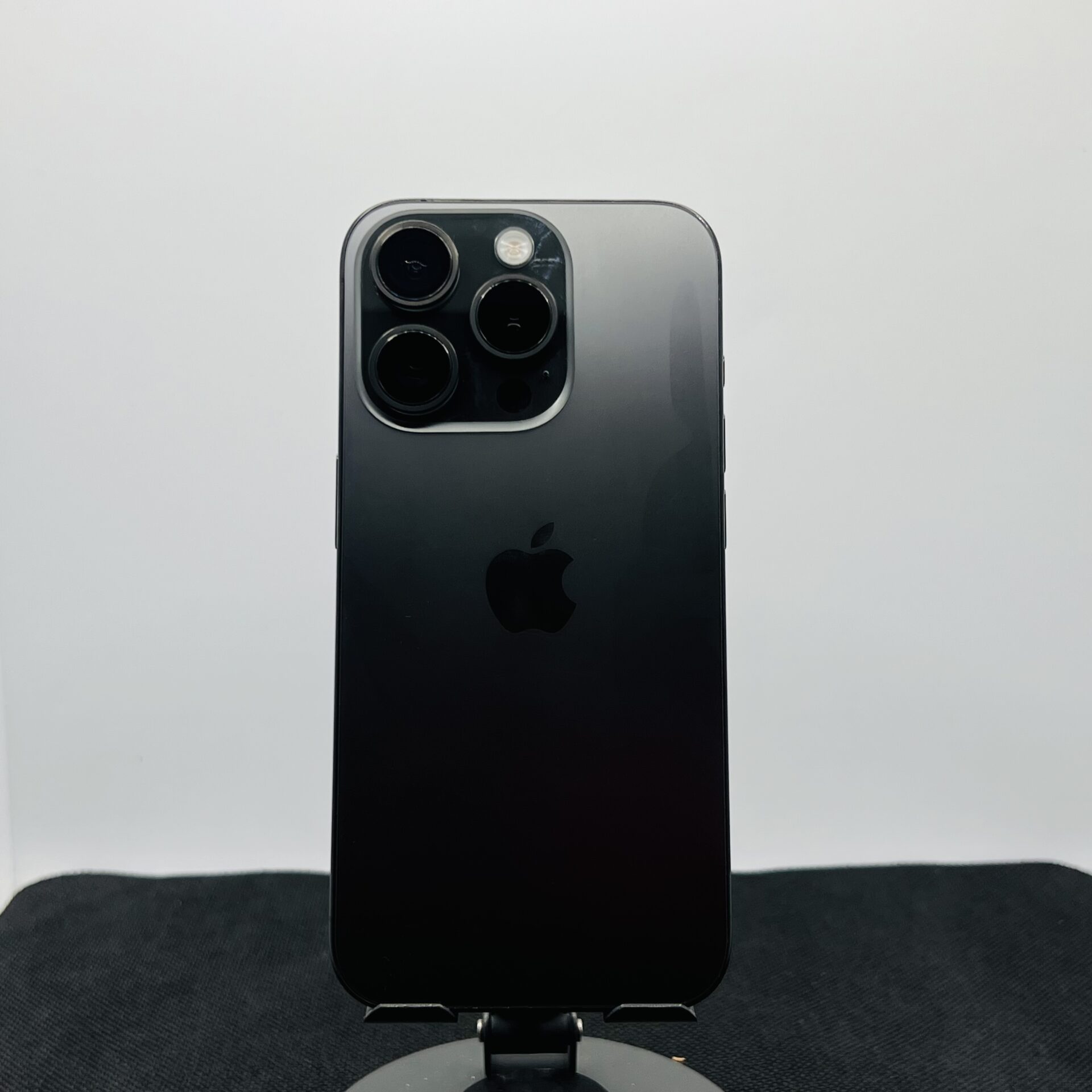 Apple iPhone 15 Pro 256GB Black Titanium – (Grade B) - Image 9