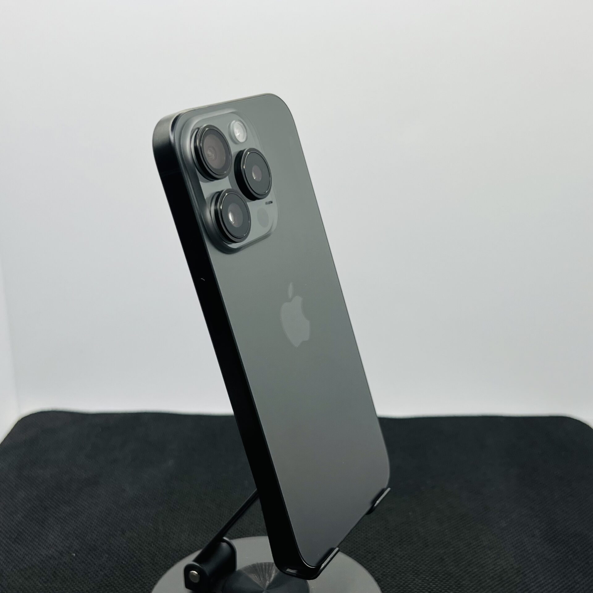 Apple iPhone 15 Pro 256GB Black Titanium – (Grade B) - Image 10