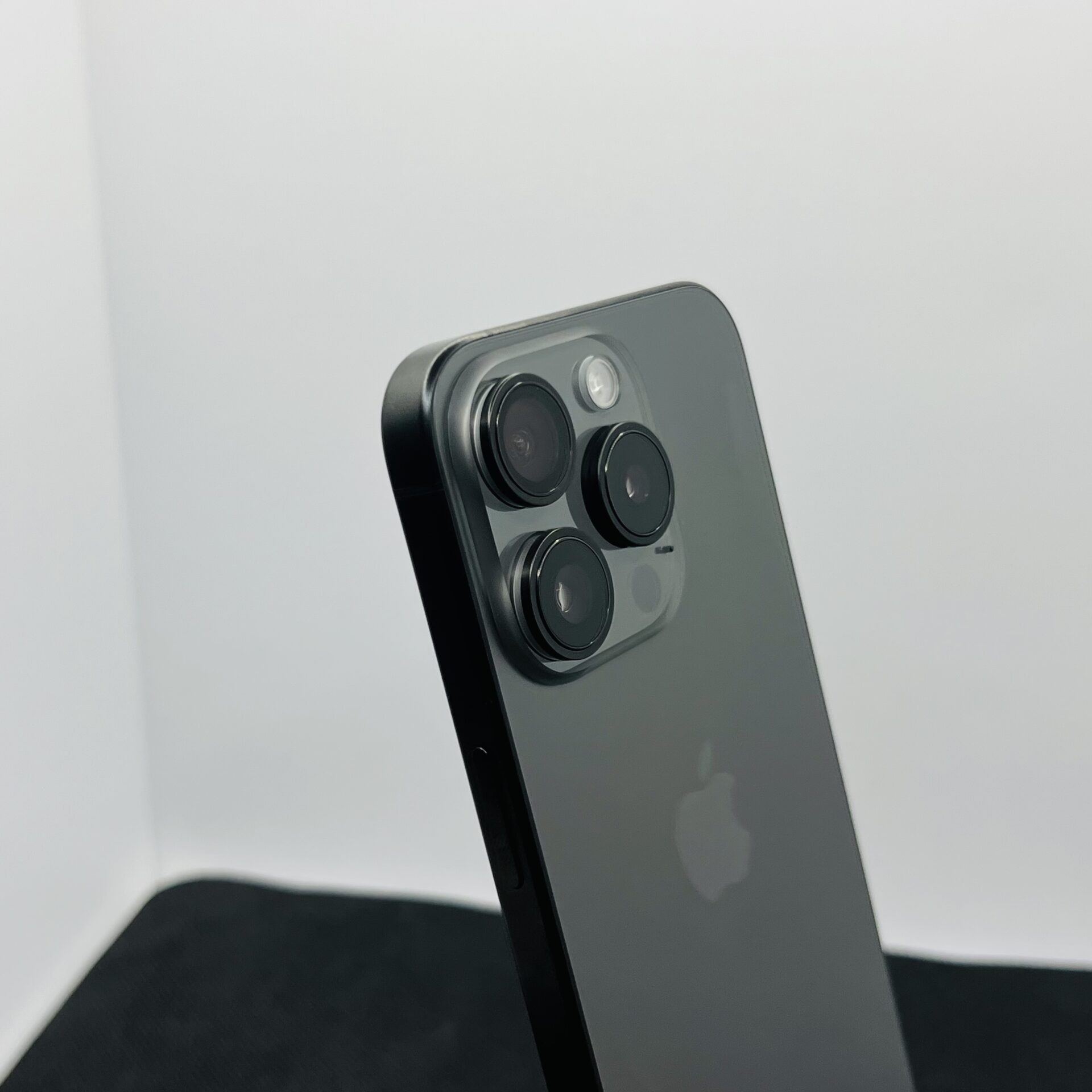 Apple iPhone 15 Pro 256GB Black Titanium – (Grade B) - Image 11