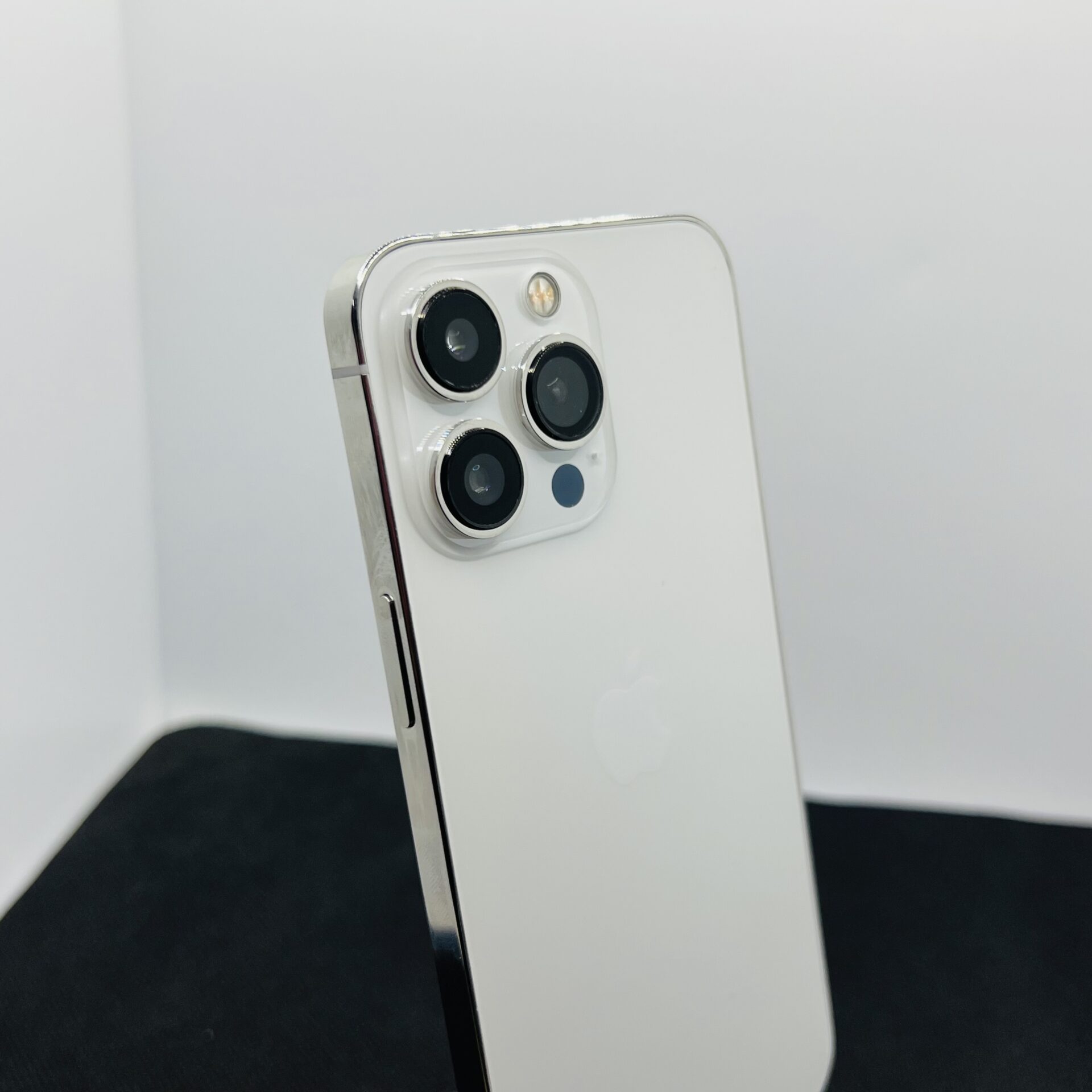 Apple iPhone 13 Pro 512GB Silver – (Grade B) - Image 11