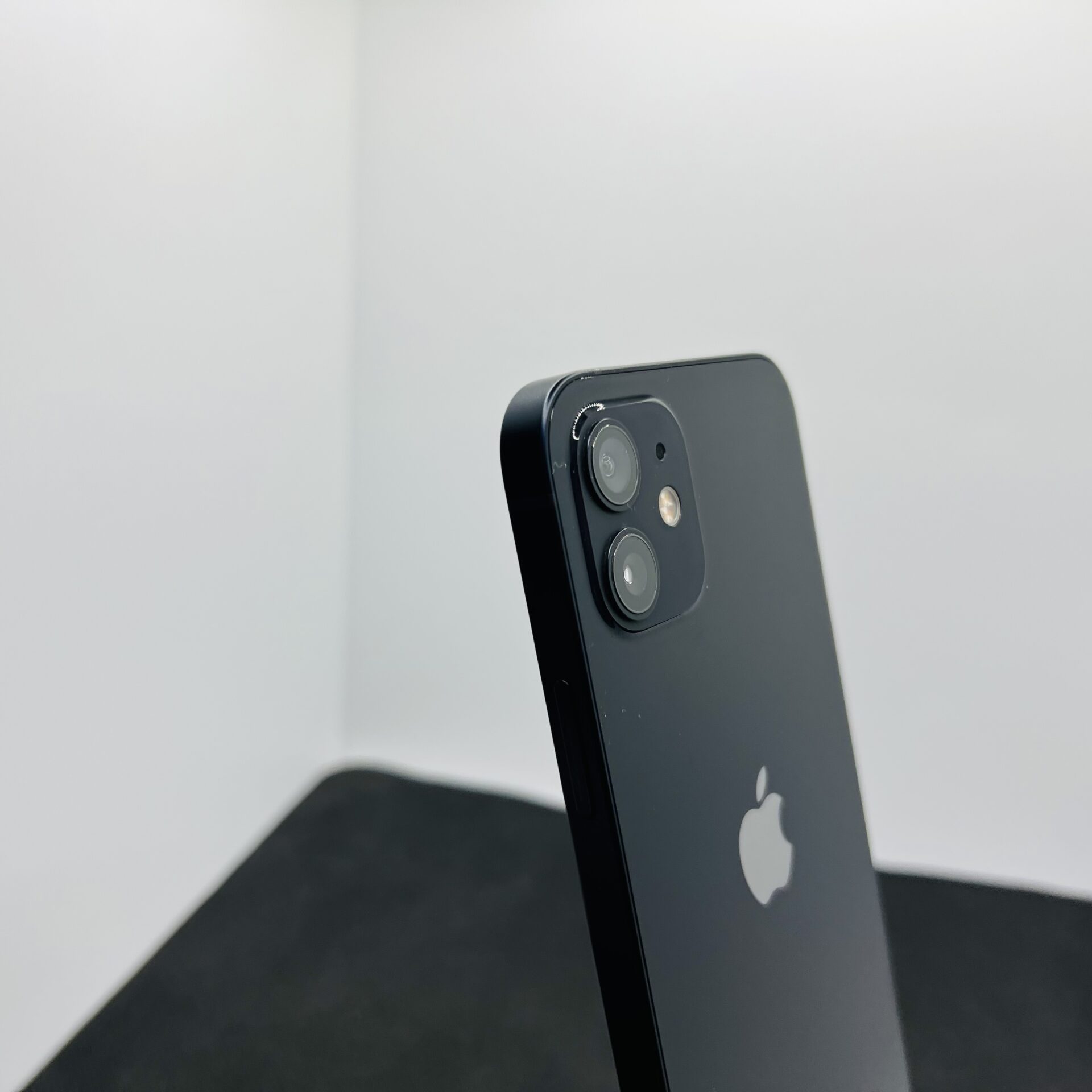 Apple iPhone 12 64GB Black – (Grade B) - Image 10
