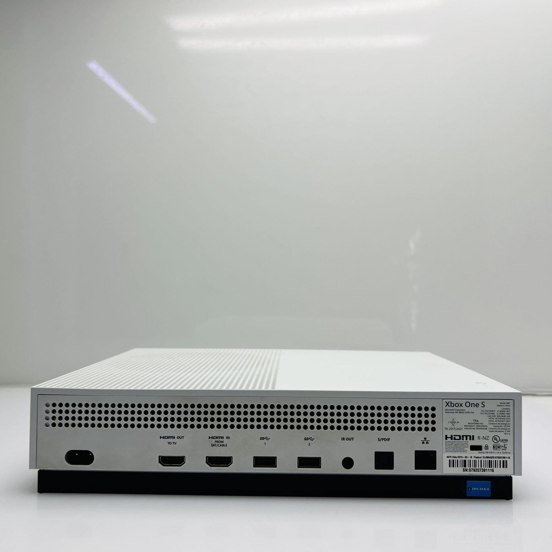 Xbox One S 1TB White + HDMI Cable + Power Cable + 2 Games + 1 Controller (Grade B) - Image 5