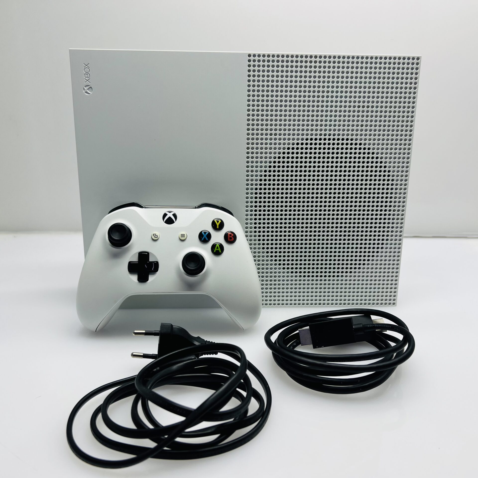 Xbox One S 1TB White + HDMI Cable + Power Cable + 2 Games + 1 Controller (Grade B) - Image 8