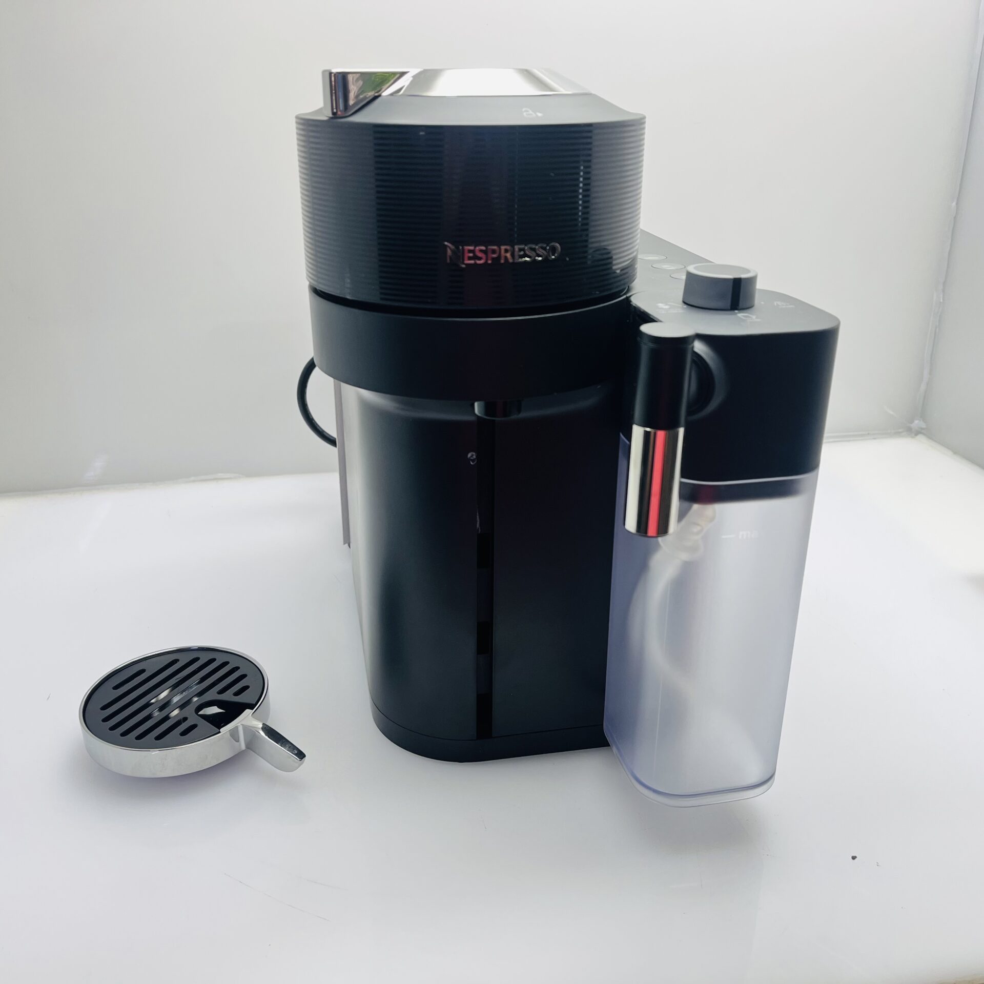 Nespresso Vertuo Lattissma Black (Condition: Good) - Image 2