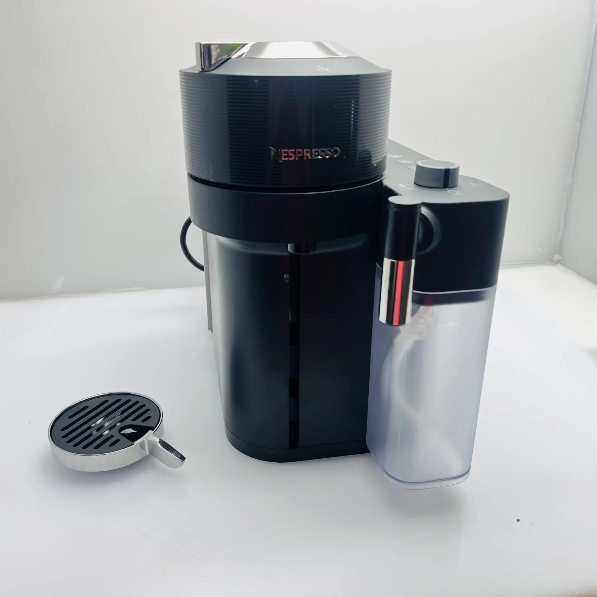 Nespresso Vertuo Lattissma Black (Condition: Good) - Image 2