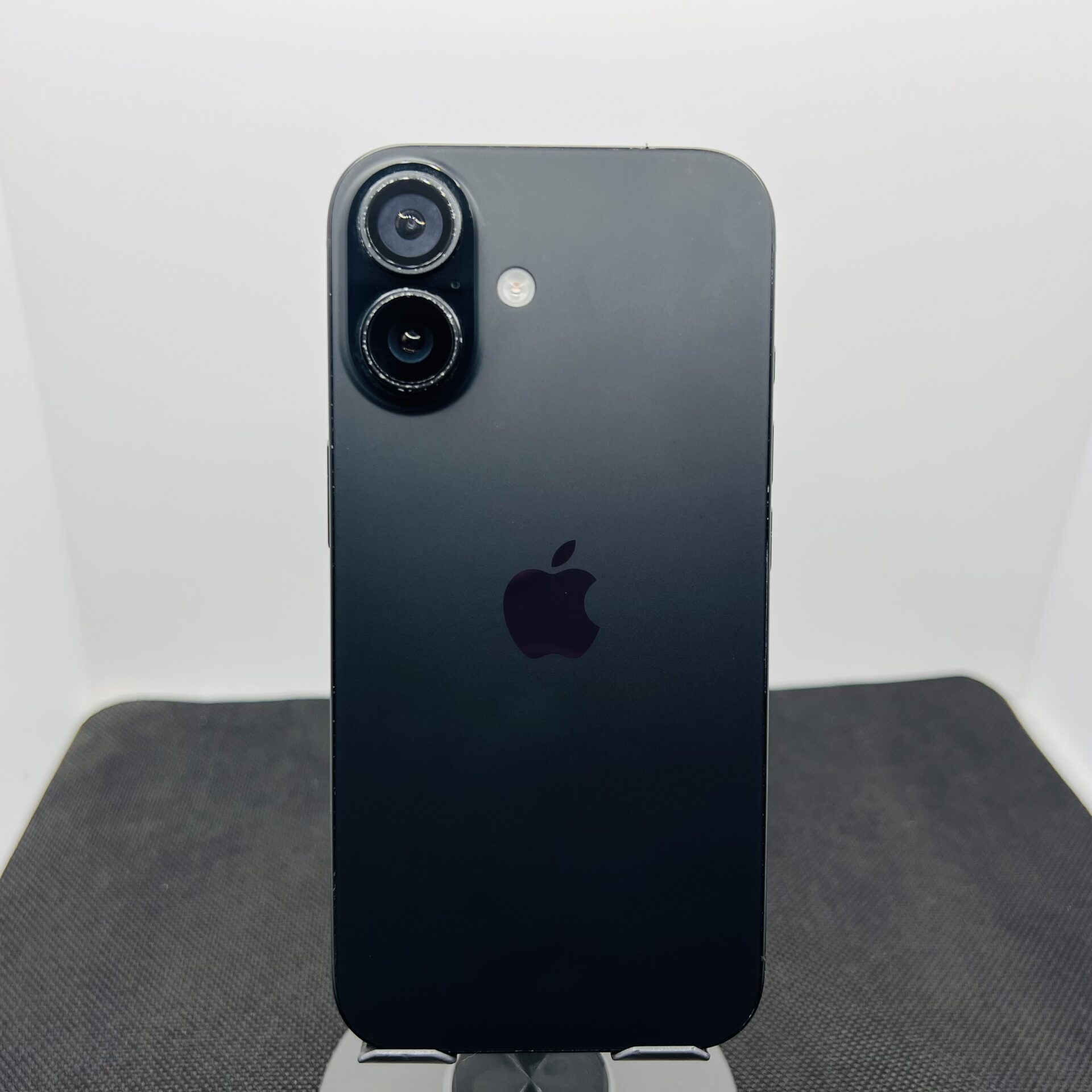 Apple iPhone 16 128GB Black (Condition: Good) - Image 9