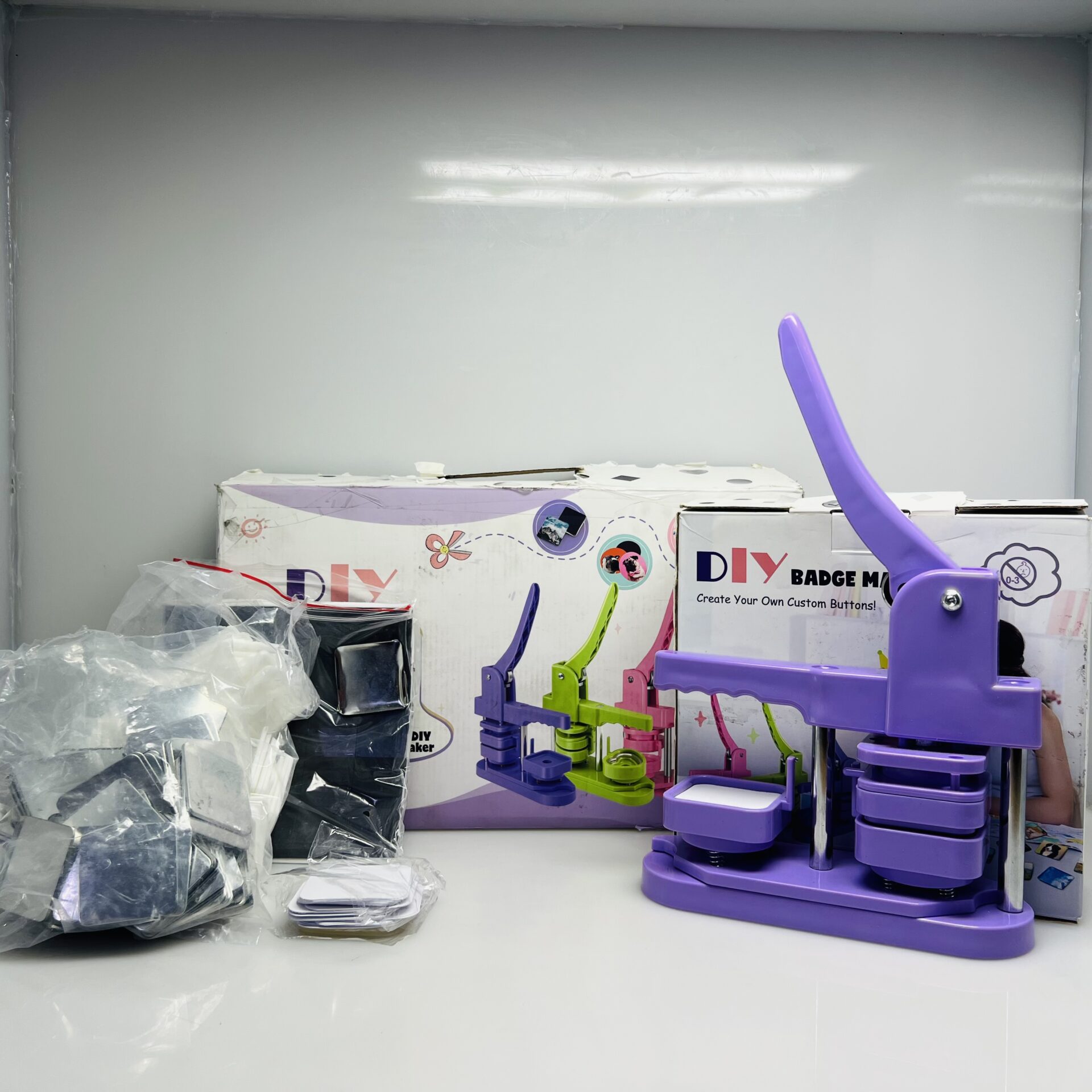 DIY Badge Machine Craft Kit Purple (Condition: Good) - Image 3