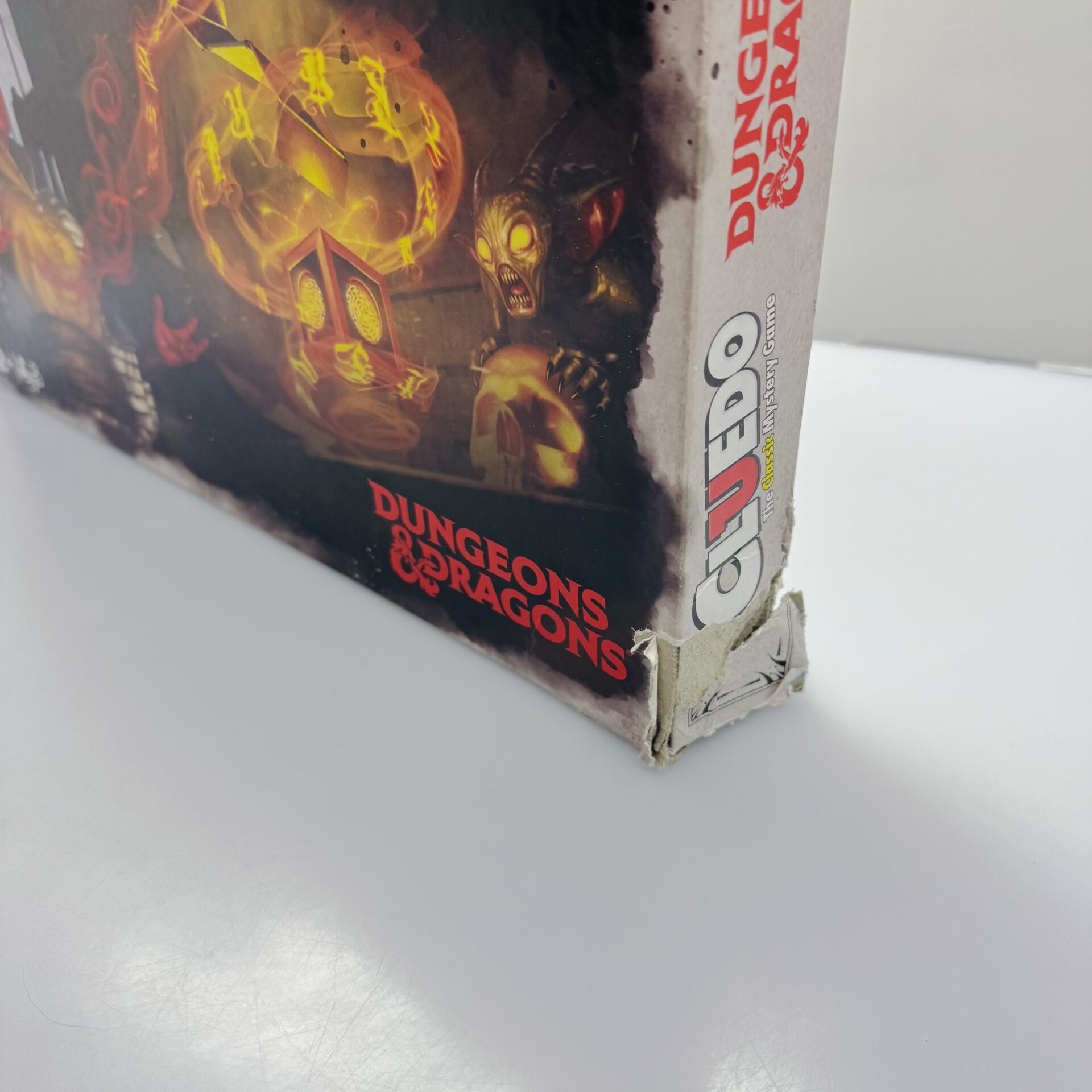 COMBO DEAL: Ravensburger Jaws Strategy Card Game + Cluedo- Dungeons and Dragons Edition (Condition: Good) - Image 6