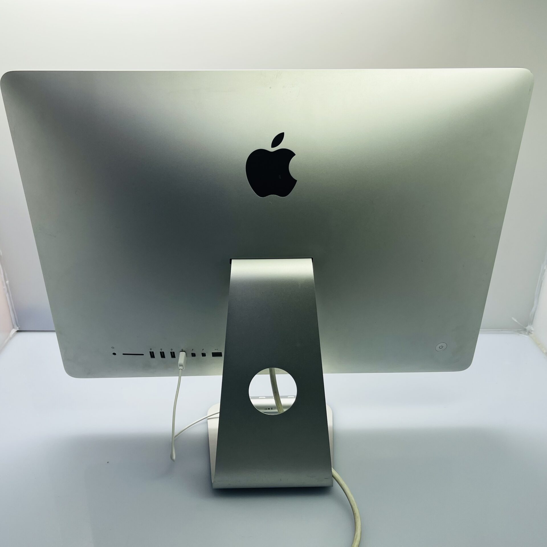 Apple iMac 21.5-Inch "Core i5" (Mid 2014) 1.4GHz 8GB RAM 512GB SSD Silver - No Power Cable (Condition: Good) - Image 10