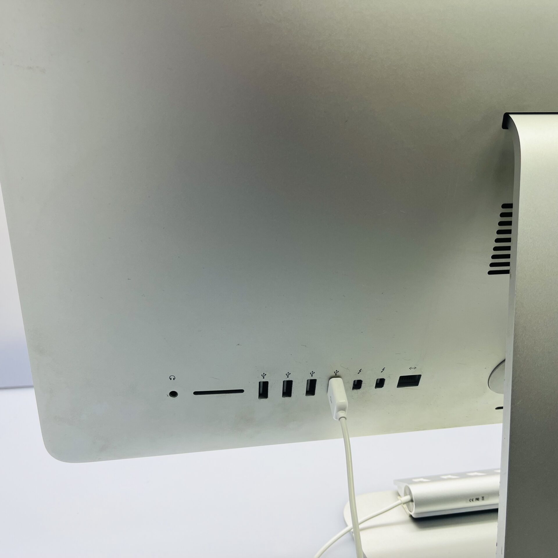 Apple iMac 21.5-Inch "Core i5" (Mid 2014) 1.4GHz 8GB RAM 512GB SSD Silver - No Power Cable (Condition: Good) - Image 11