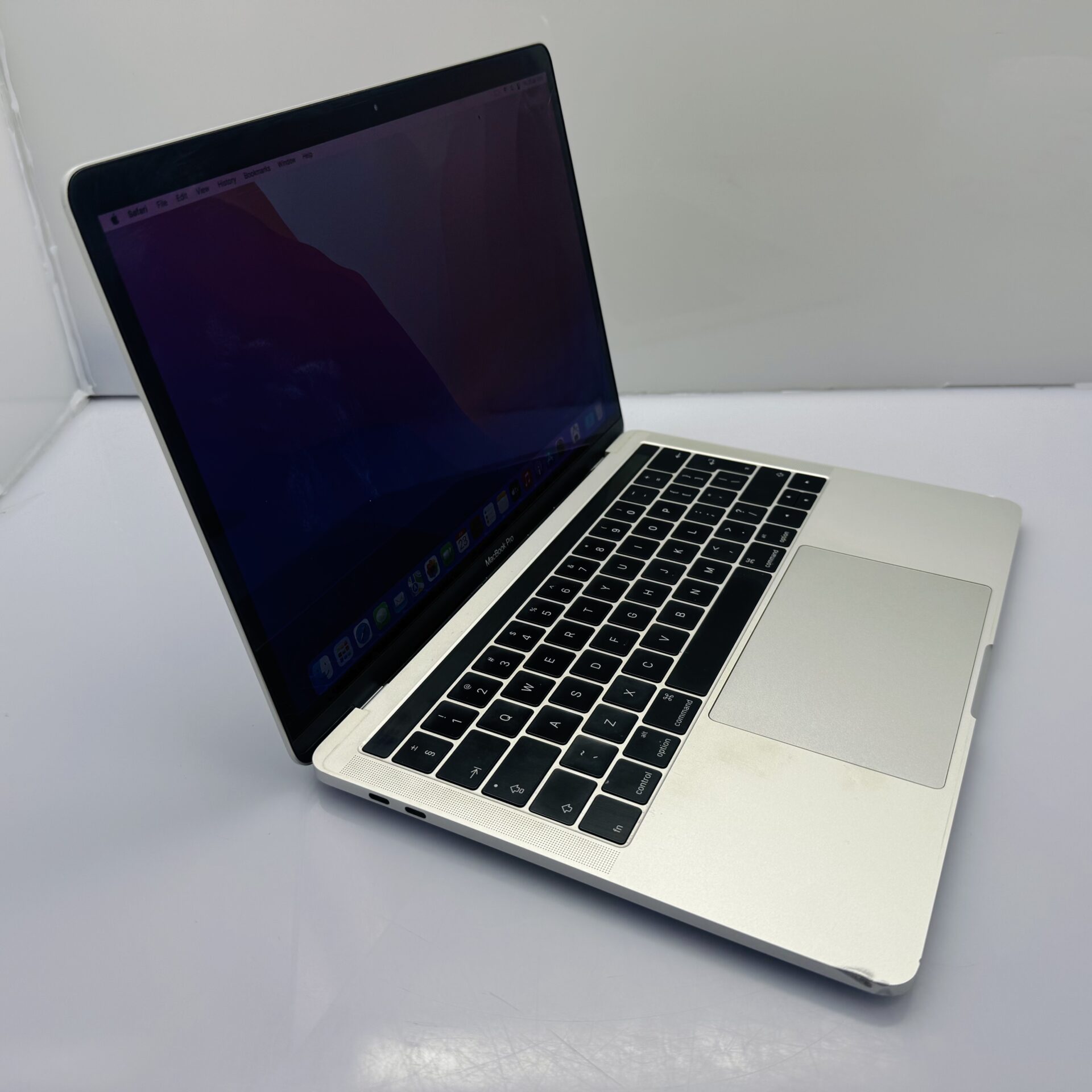 Apple MacBook Pro 13-inch "Core i5" (Mid-2017, Touch Bar) 8GB RAM 512GB SSD Silver - TouchBar Not Working (Condition: Good) - Image 3