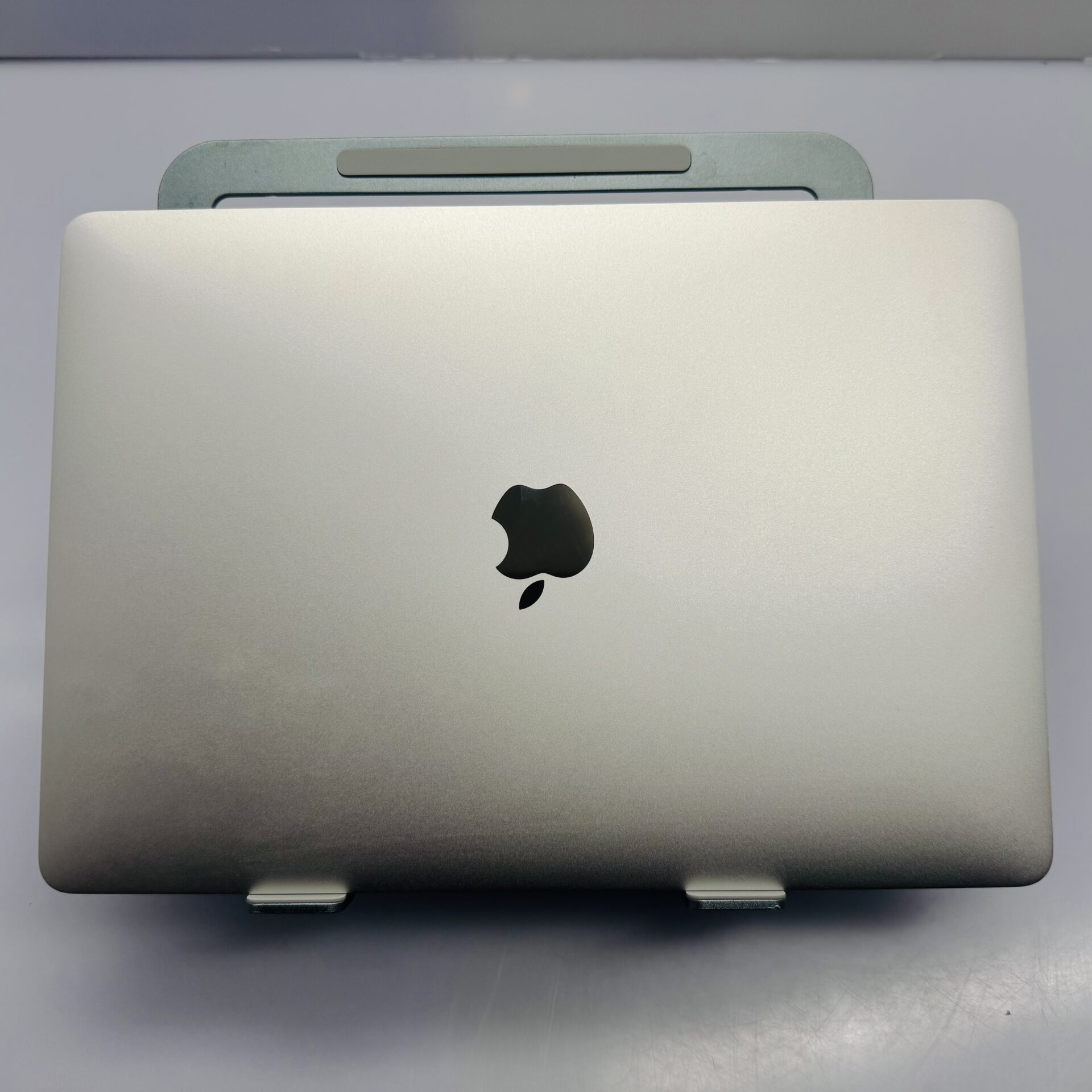 Apple MacBook Pro 13-inch "Core i5" (Mid-2017, Touch Bar) 8GB RAM 512GB SSD Silver - TouchBar Not Working (Condition: Good) - Image 6
