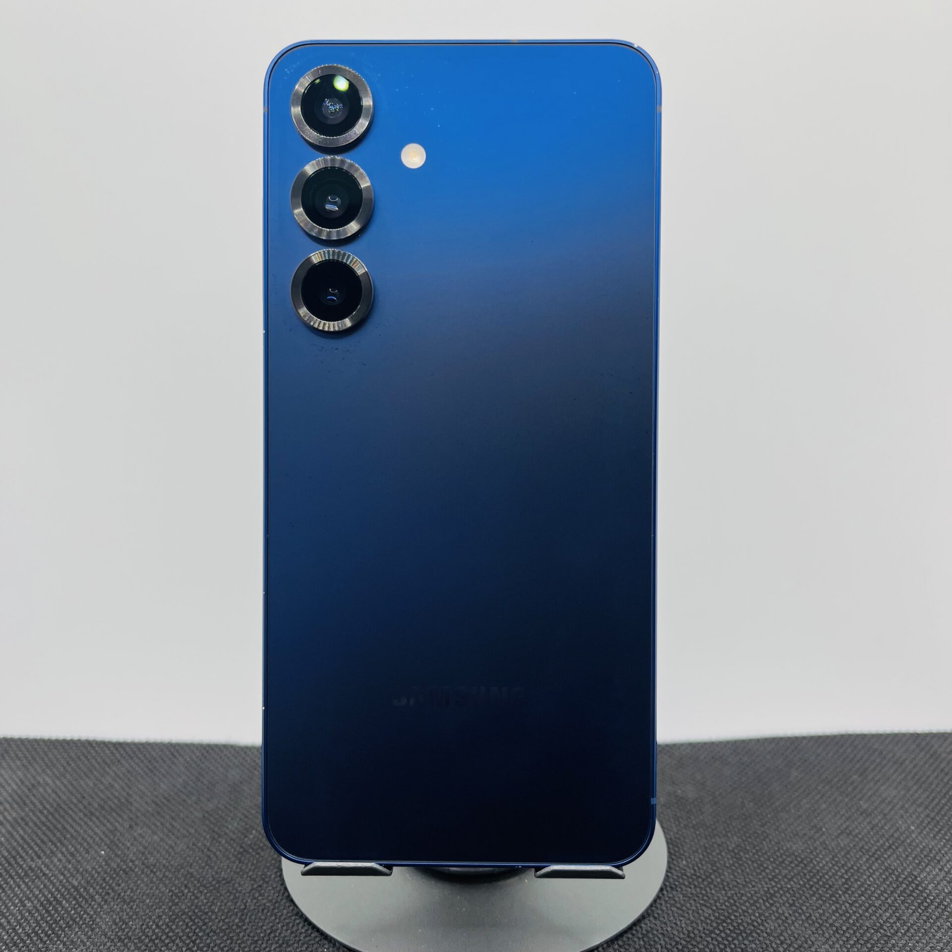 Samsung Galaxy S25 256GB Navy (Condition: Good) - Image 3