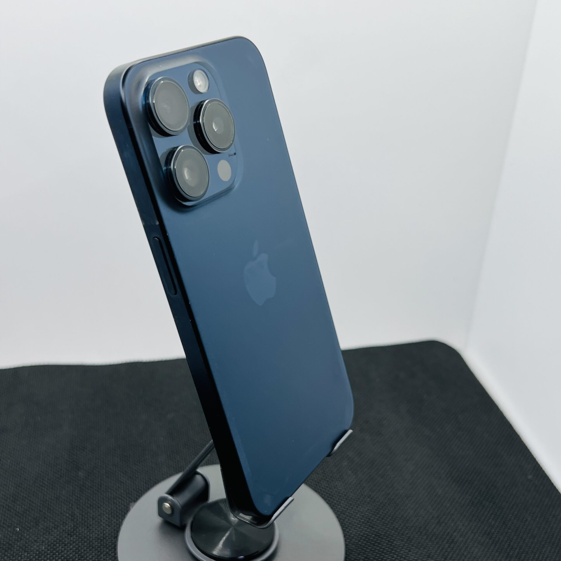 Apple iPhone 15 Pro 256GB Blue Titanium (Condition: Good) - Image 9