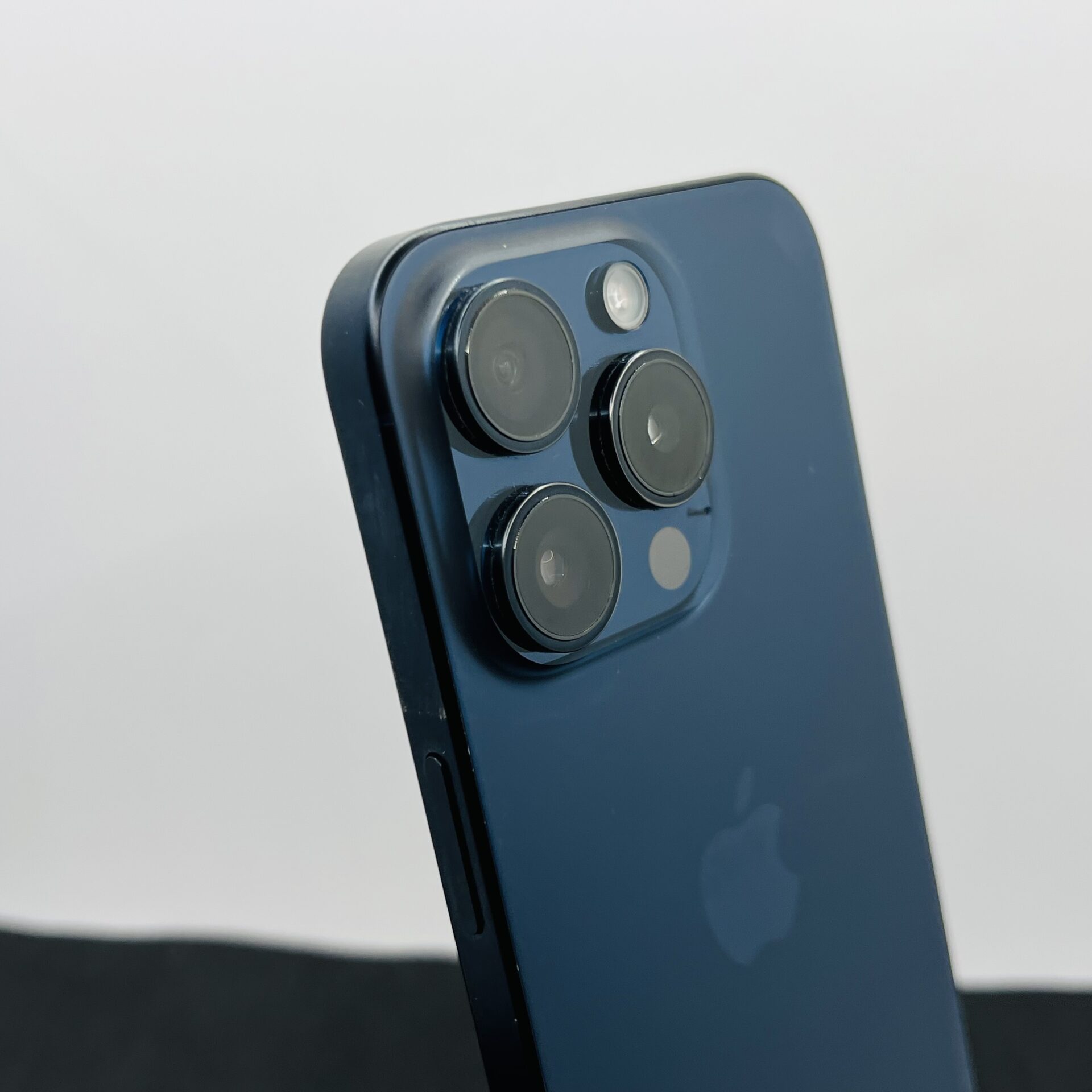 Apple iPhone 15 Pro 256GB Blue Titanium (Condition: Good) - Image 10