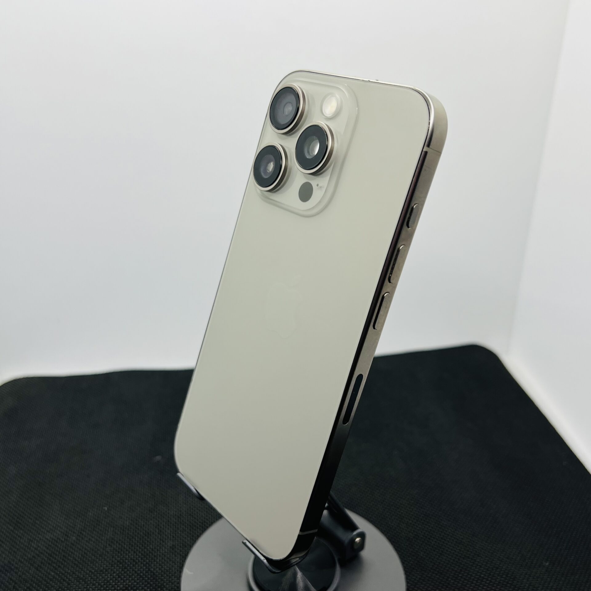 Apple iPhone 16 Pro 256GB Natural Titanium - Face ID Not Working (Condition: Good) - Image 8