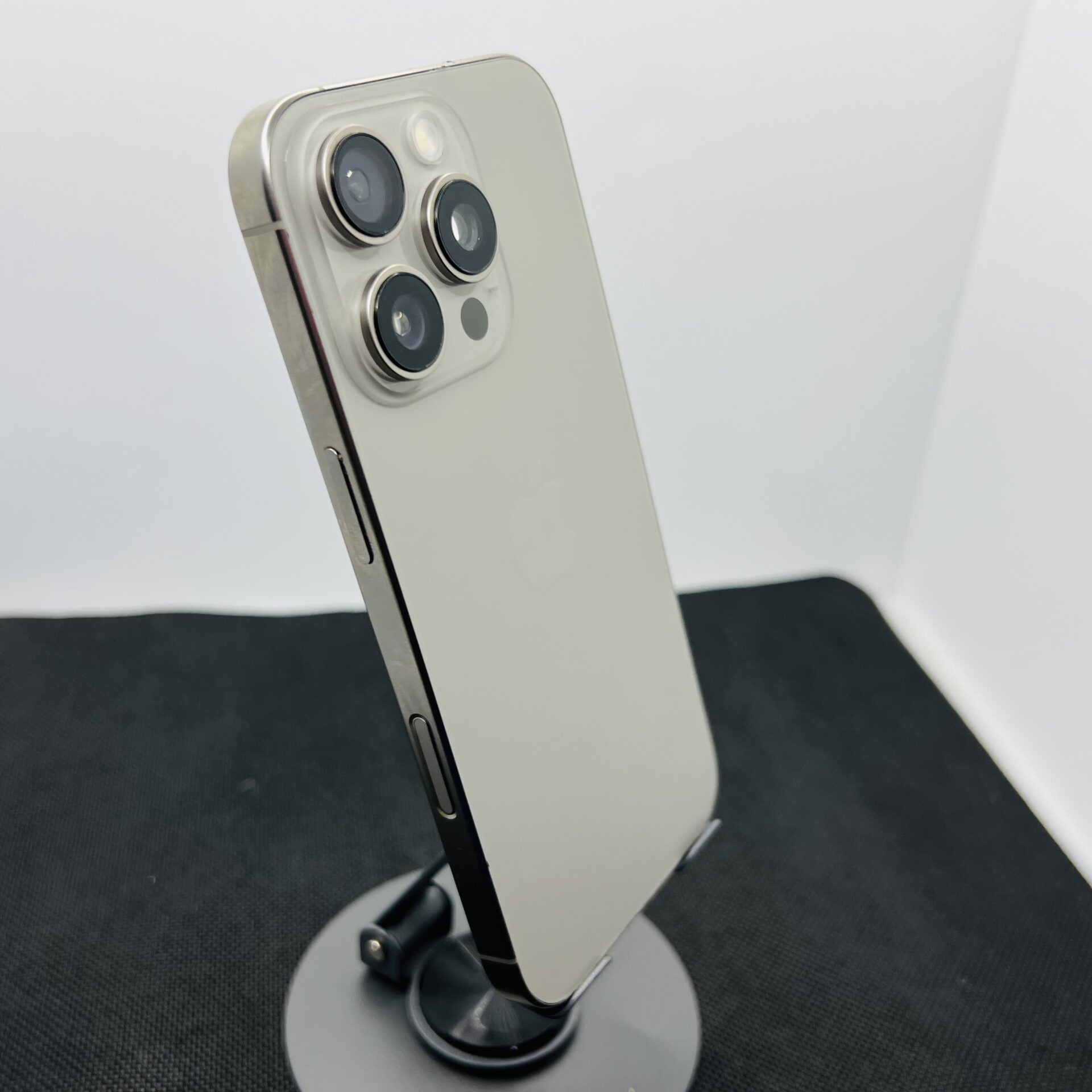 Apple iPhone 16 Pro 256GB Natural Titanium - Face ID Not Working (Condition: Good) - Image 10