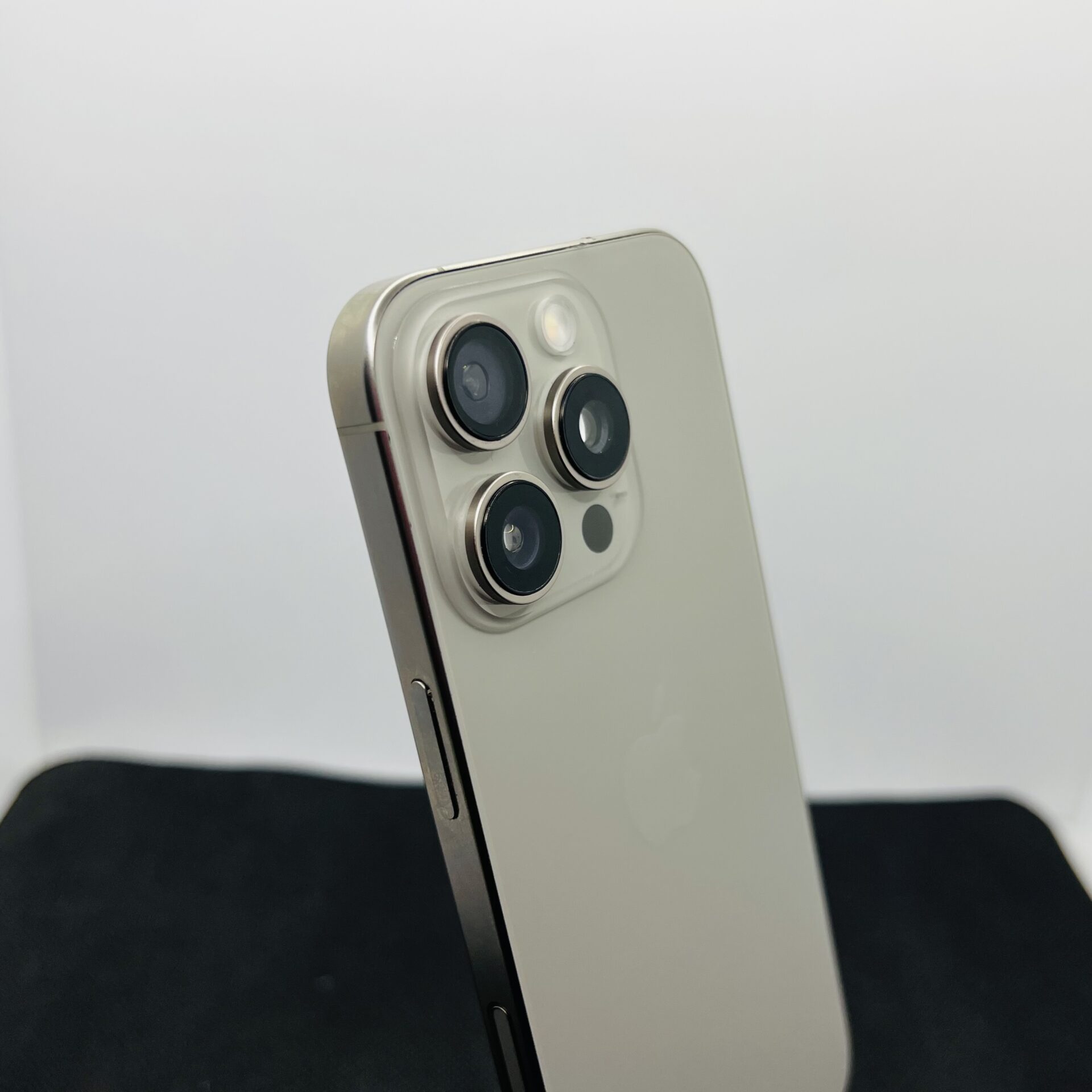 Apple iPhone 16 Pro 256GB Natural Titanium - Face ID Not Working (Condition: Good) - Image 11
