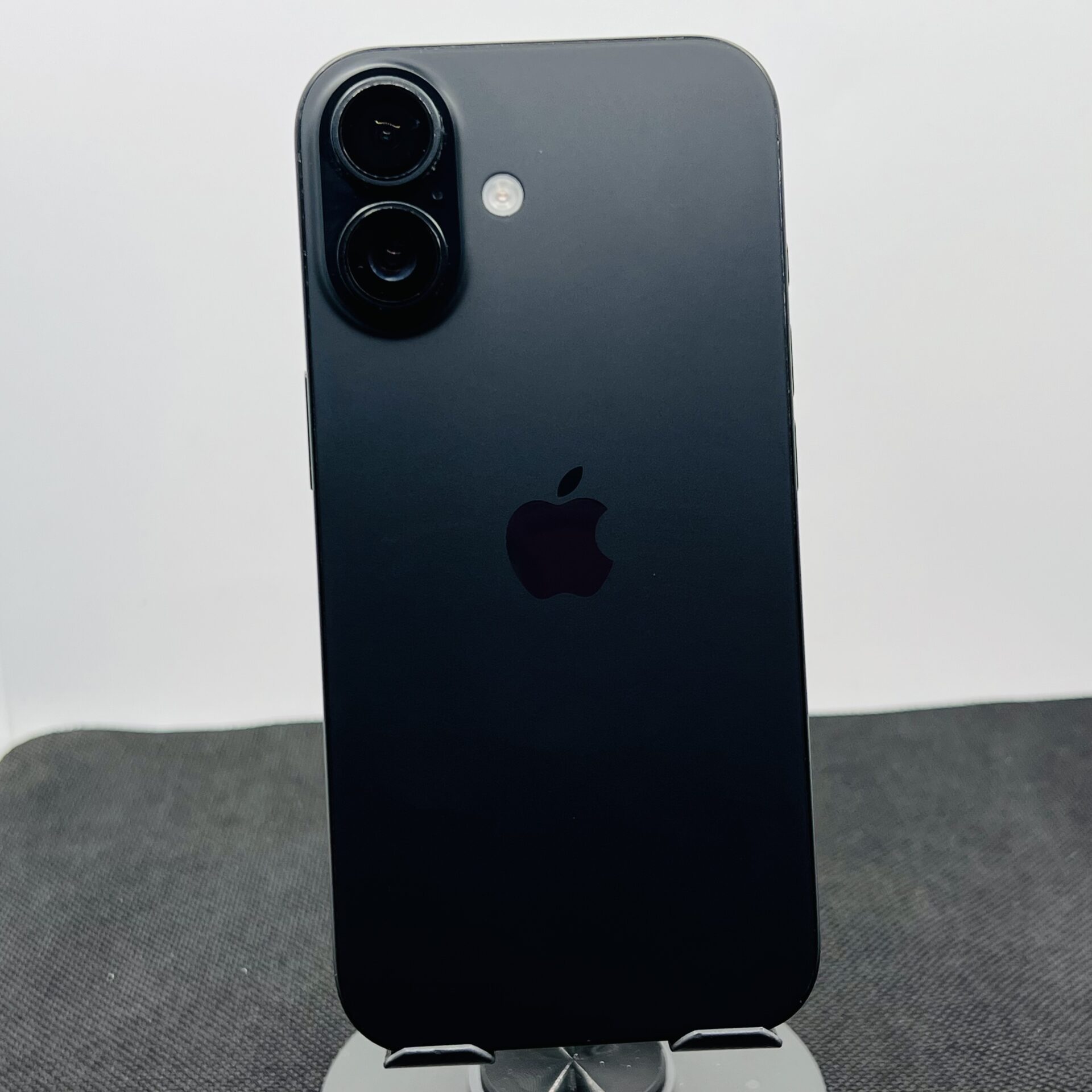 Apple iPhone 16 256GB Black (Condition: Good) - Image 9