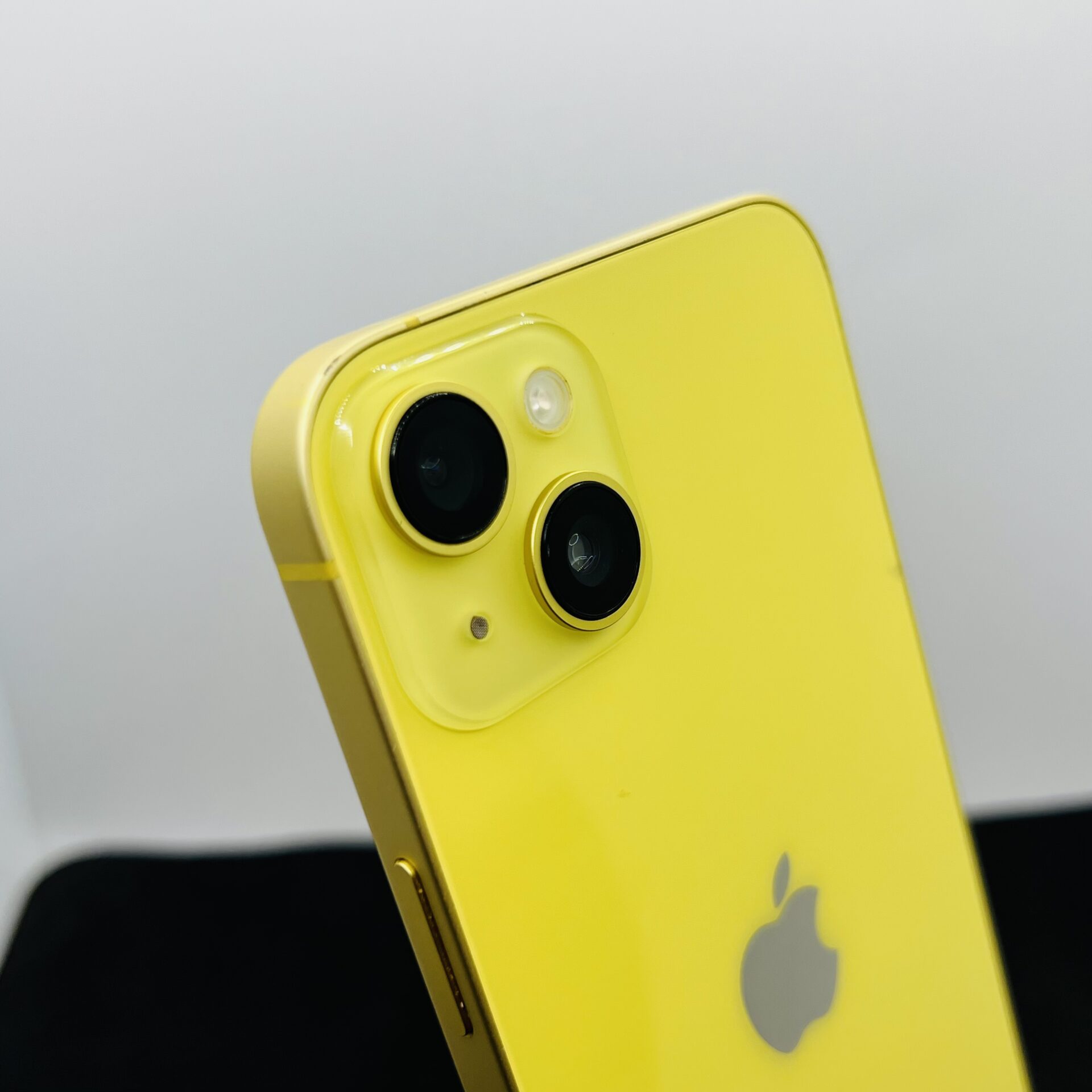 Apple iPhone 14 Plus 256GB Yellow (Condition: Good) - Image 11