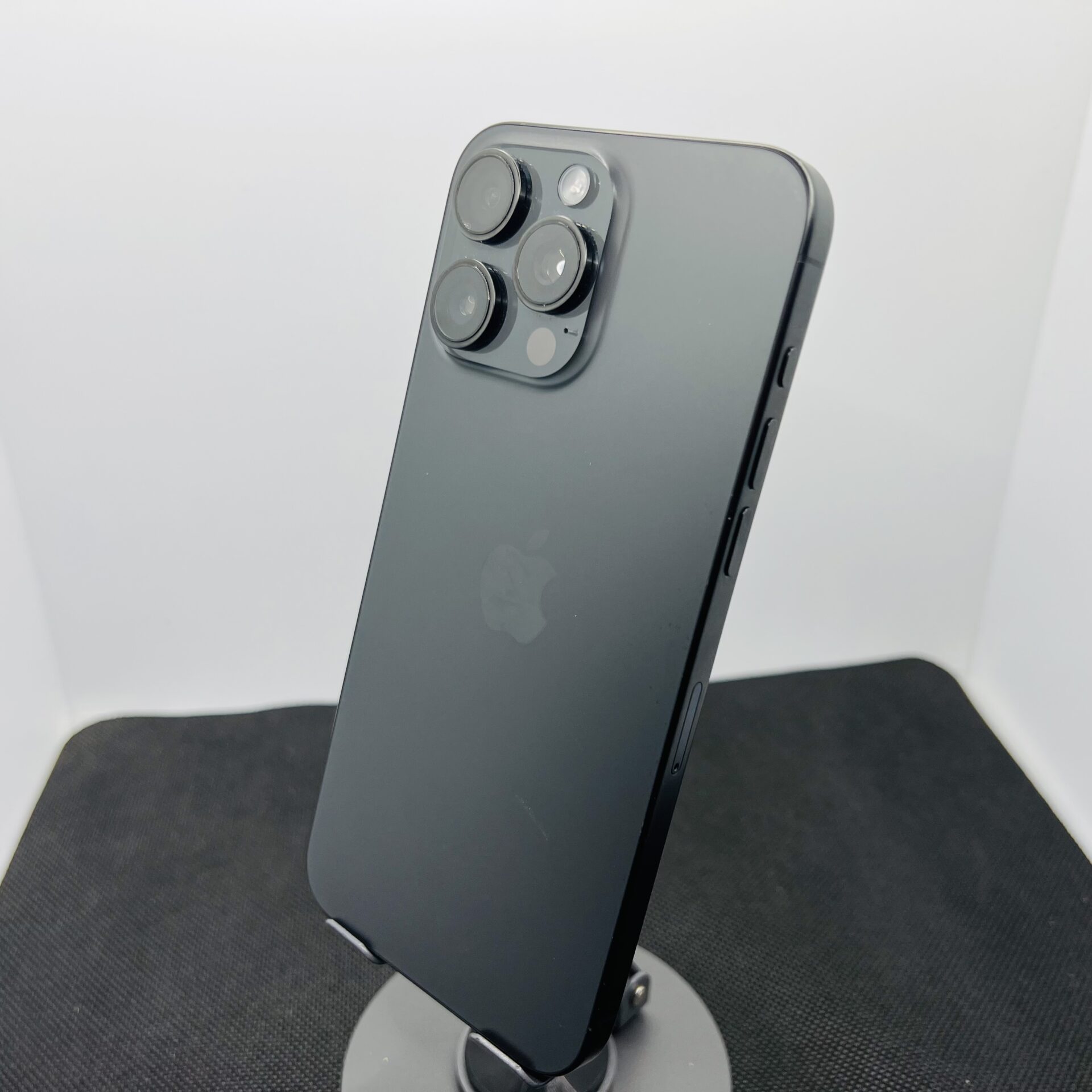 Apple iPhone 15 Pro Max 512GB Black Titanium (Condition: Good) - Image 8