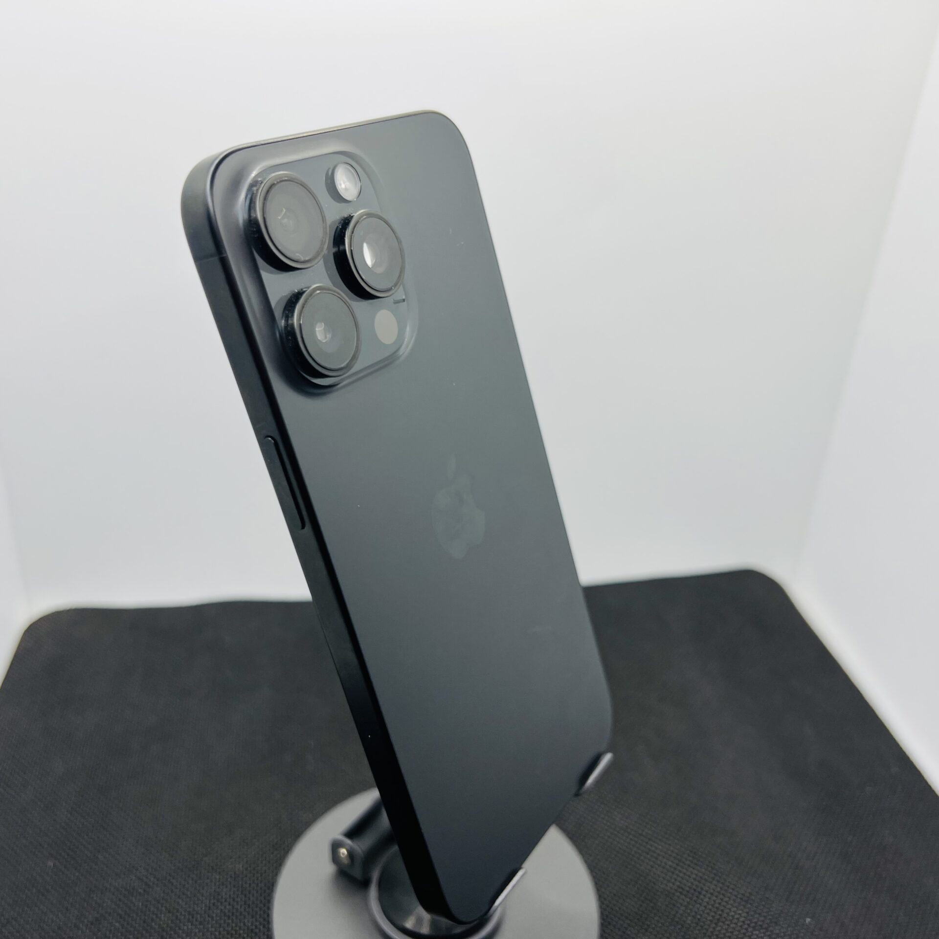 Apple iPhone 15 Pro Max 512GB Black Titanium (Condition: Good) - Image 9