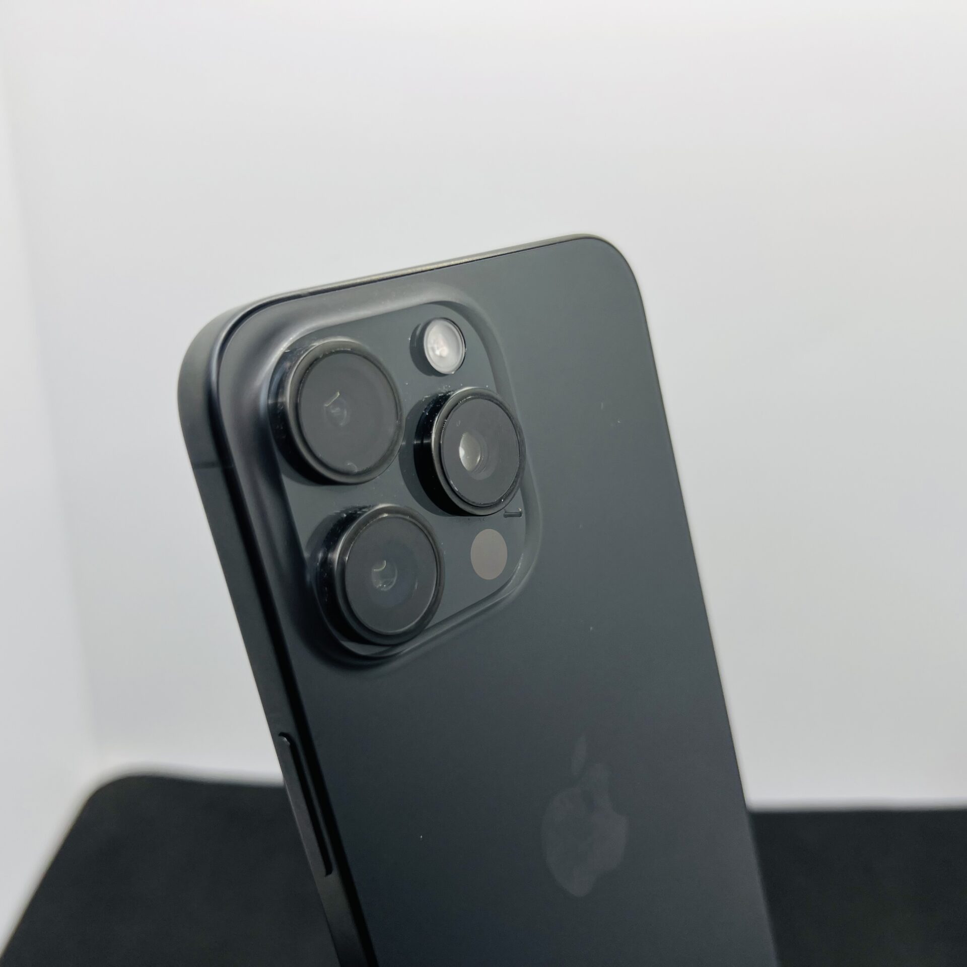 Apple iPhone 15 Pro Max 512GB Black Titanium (Condition: Good) - Image 10