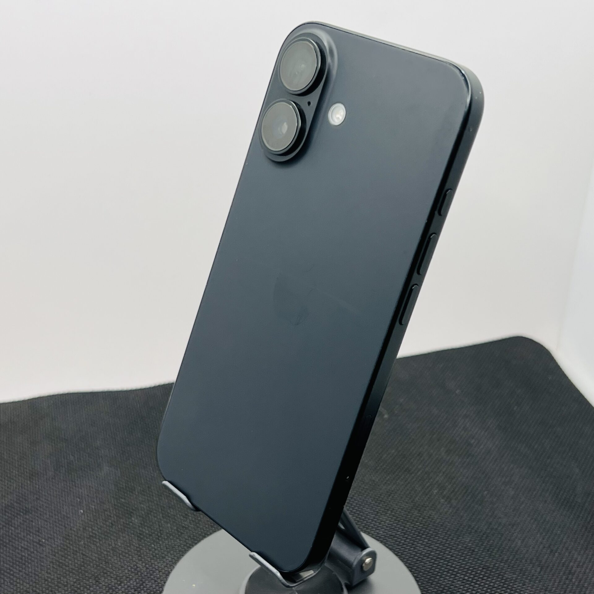 Apple iPhone 16 128GB Black (Condition: Good) - Image 8