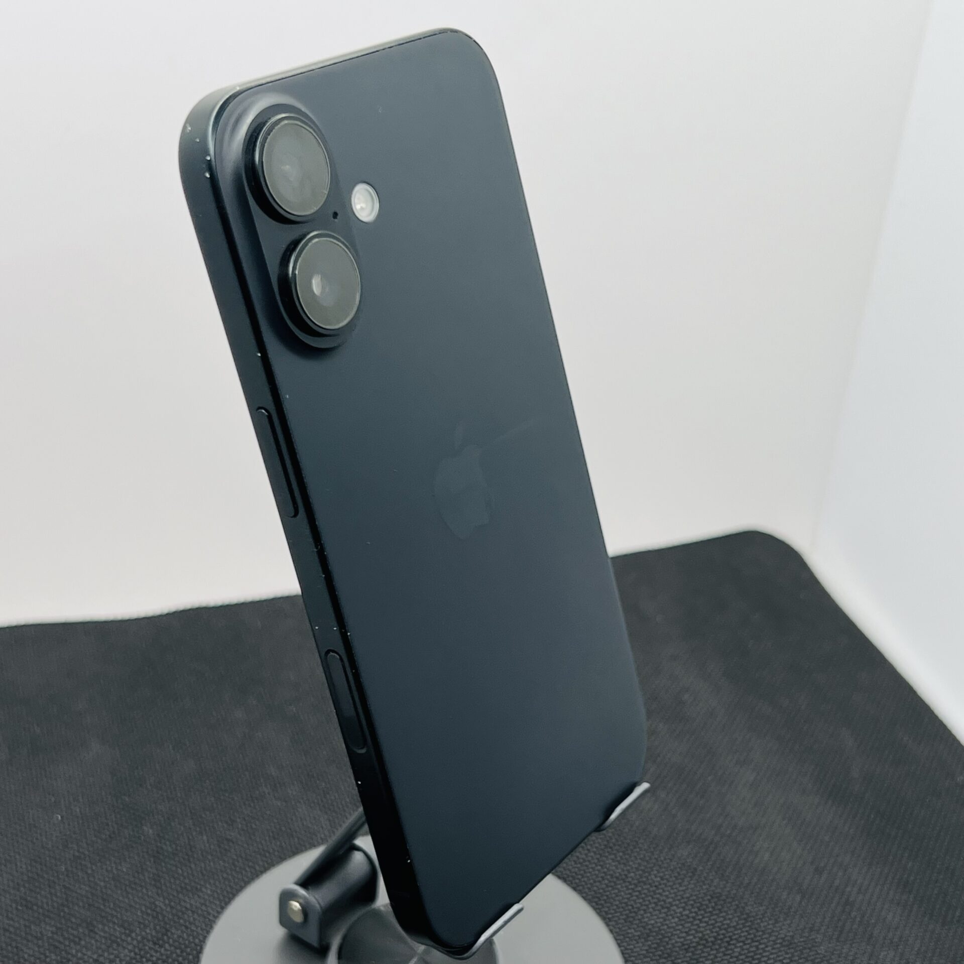 Apple iPhone 16 128GB Black (Condition: Good) - Image 9