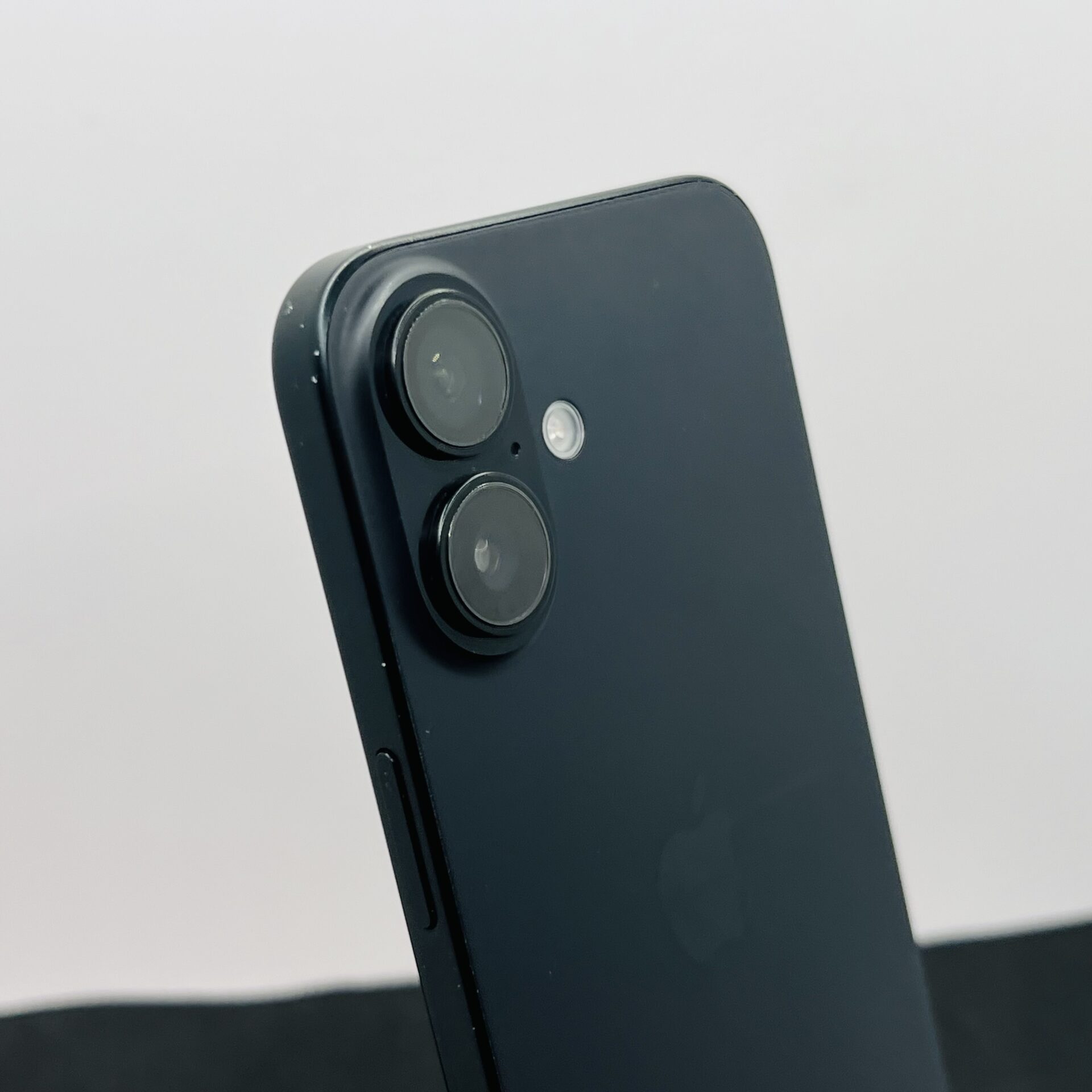 Apple iPhone 16 128GB Black (Condition: Good) - Image 10