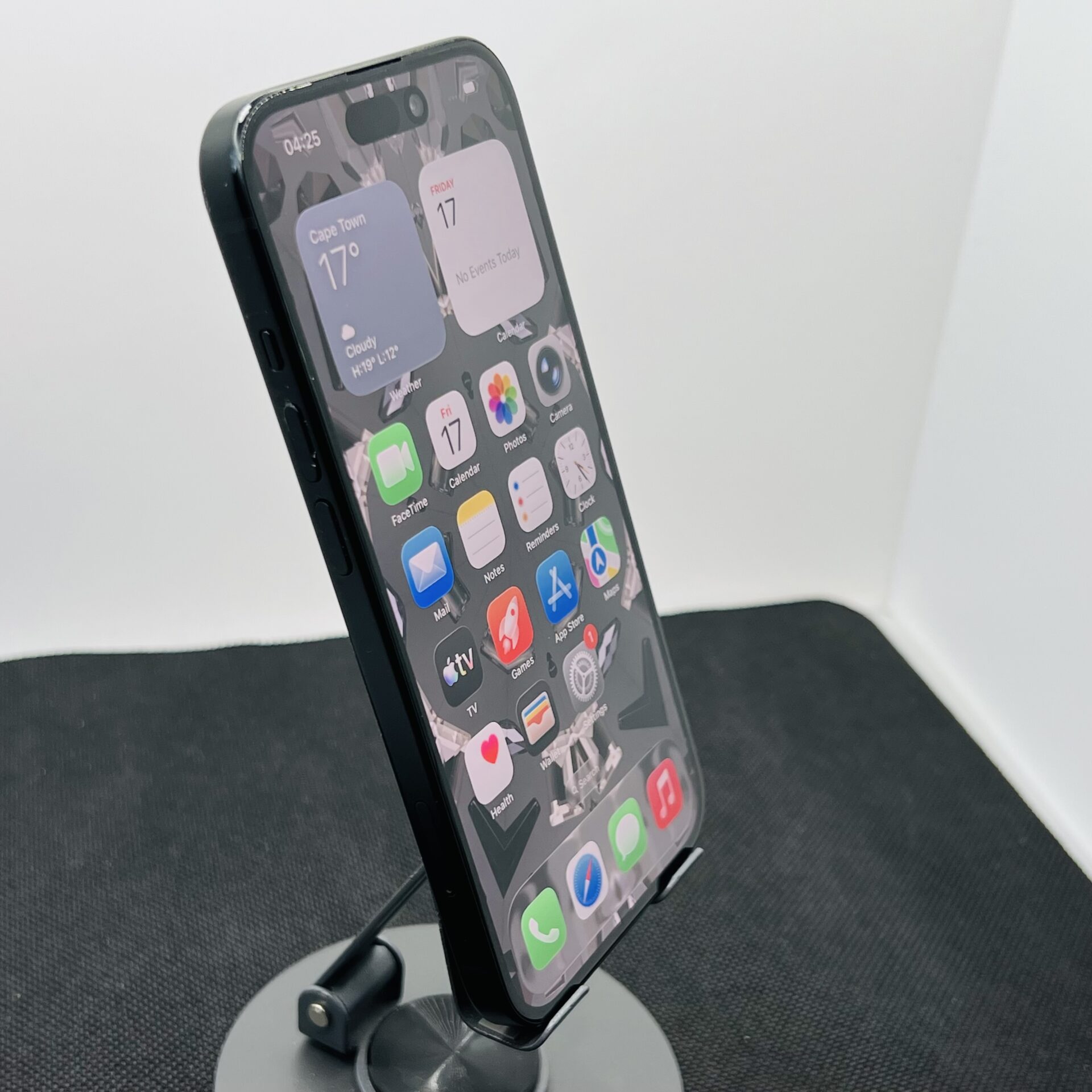Apple iPhone 15 128GB Black (Condition: Good) - Image 3