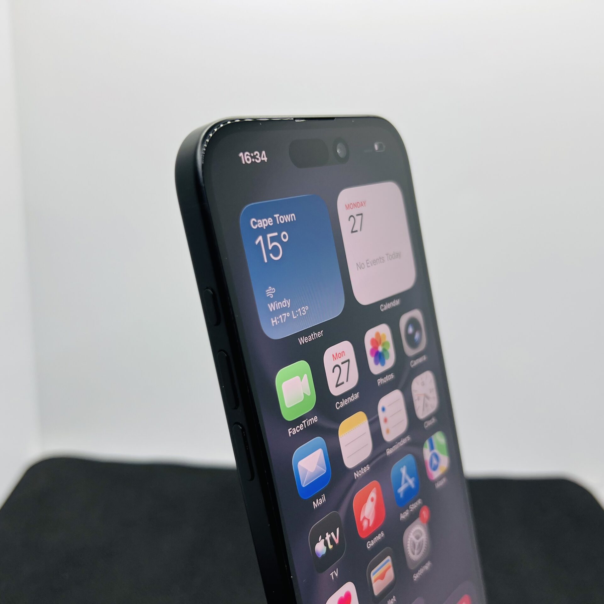 Apple iPhone 16 128GB Black (Condition: Good) - Image 4
