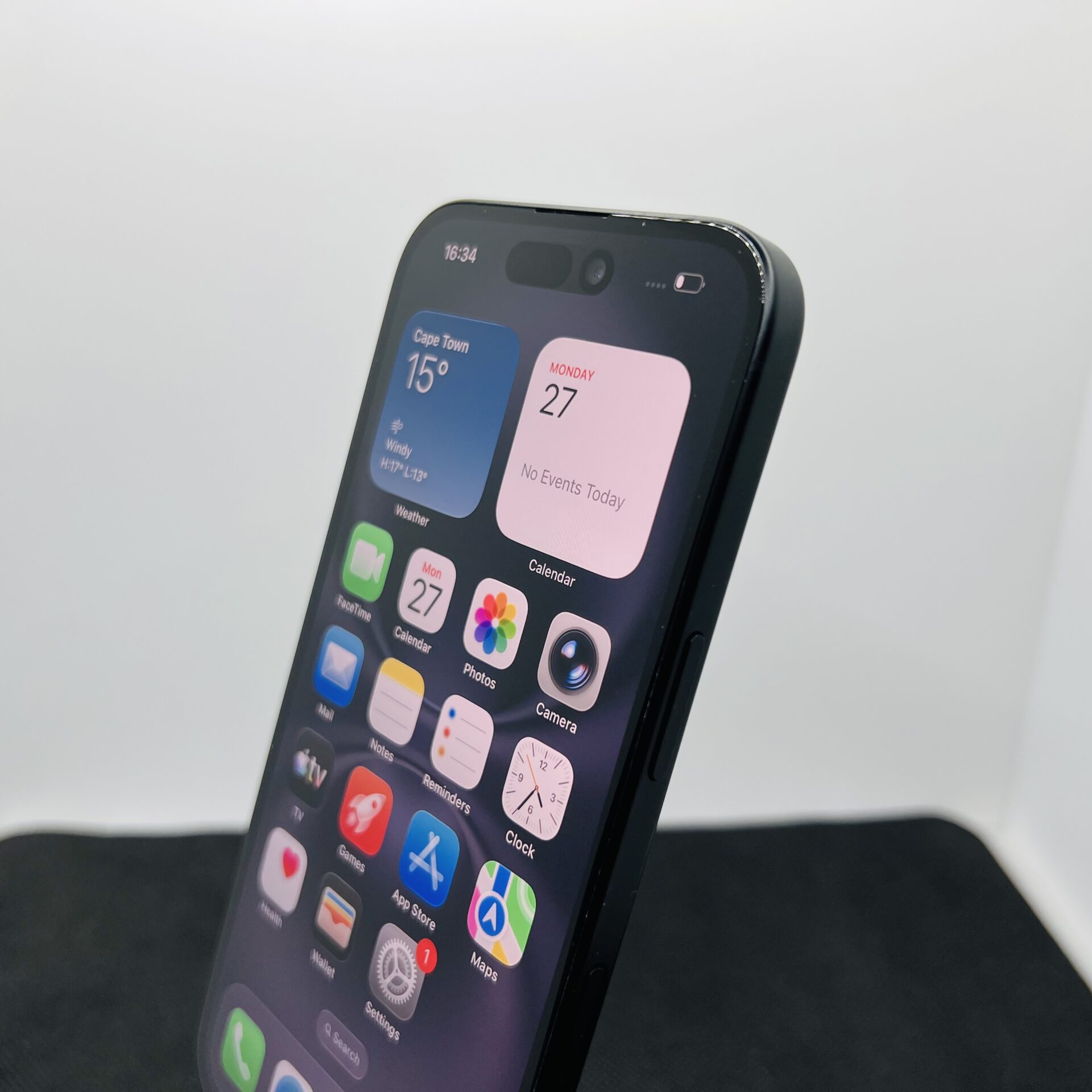 Apple iPhone 16 128GB Black (Condition: Good) - Image 6