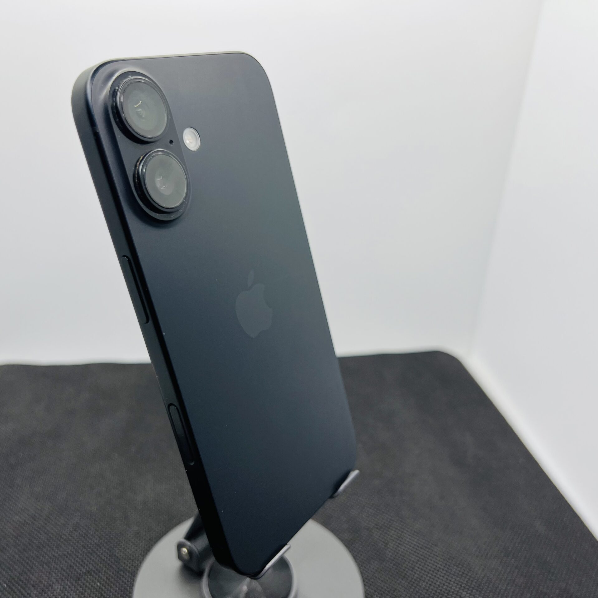 Apple iPhone 16 128GB Black (Condition: Good) - Image 9
